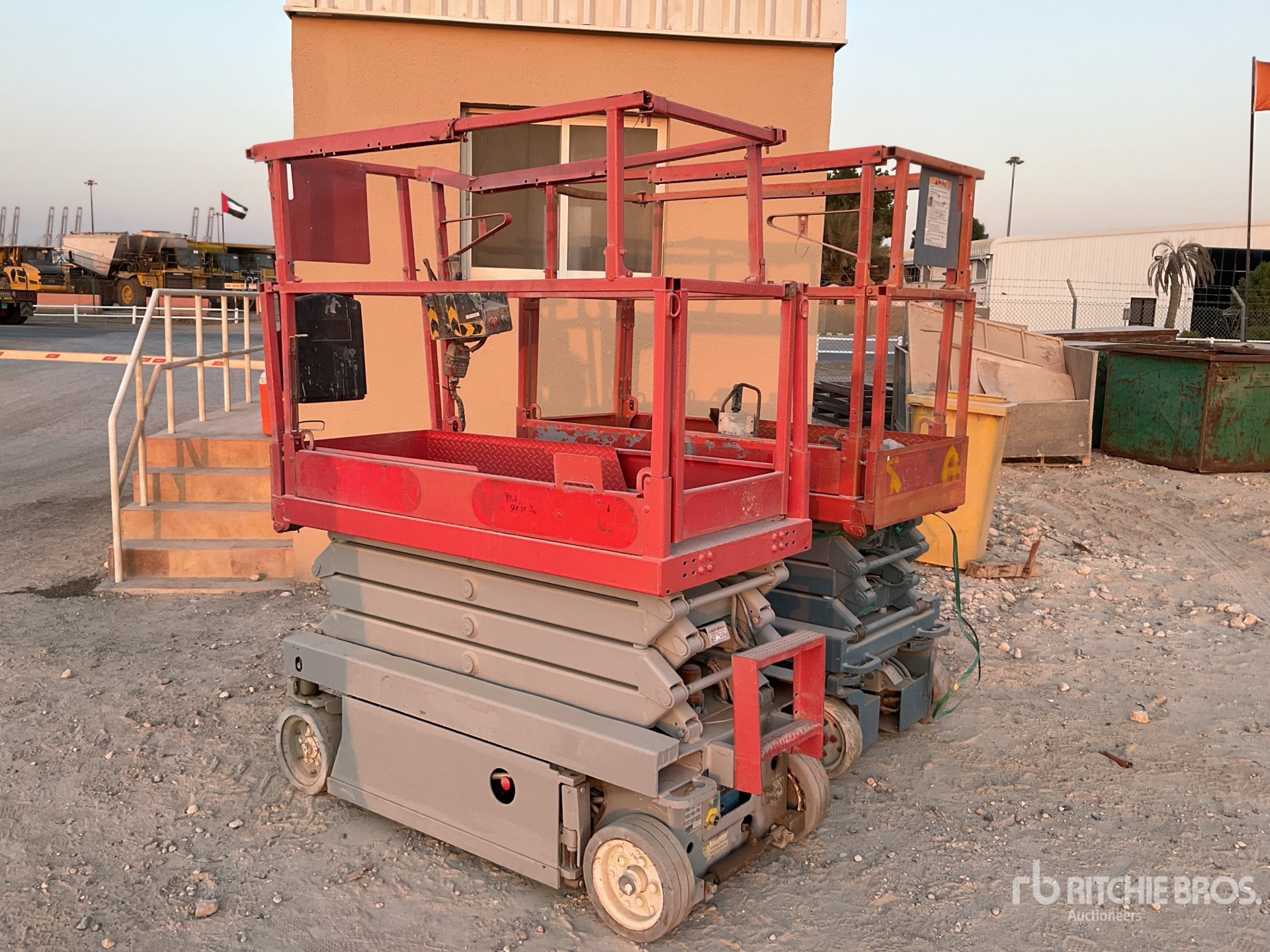 Aspect général with Image, coin arrière droit