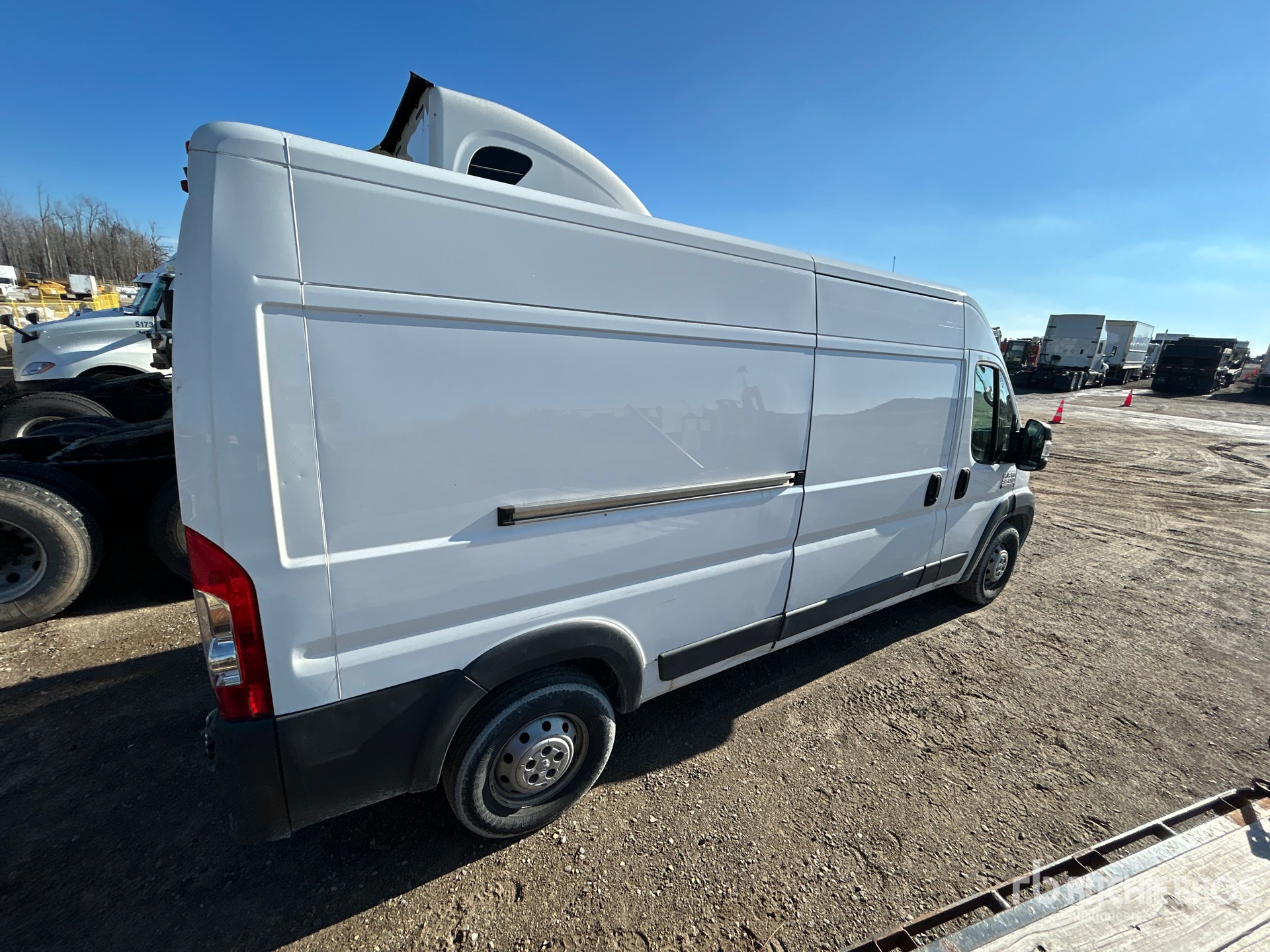 Aspect général with Image, coin arrière droit