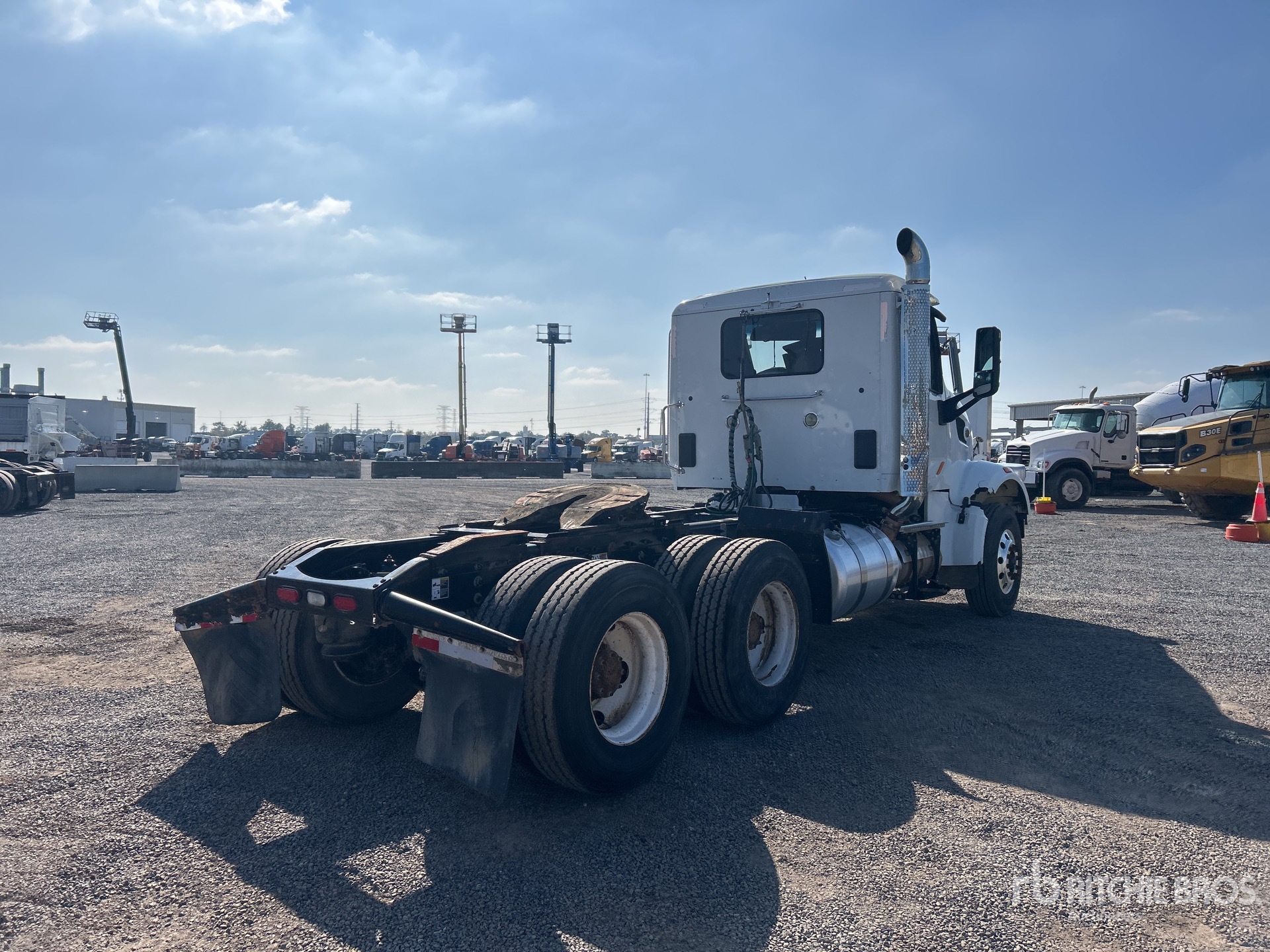 Aspect général with Image, coin arrière droit