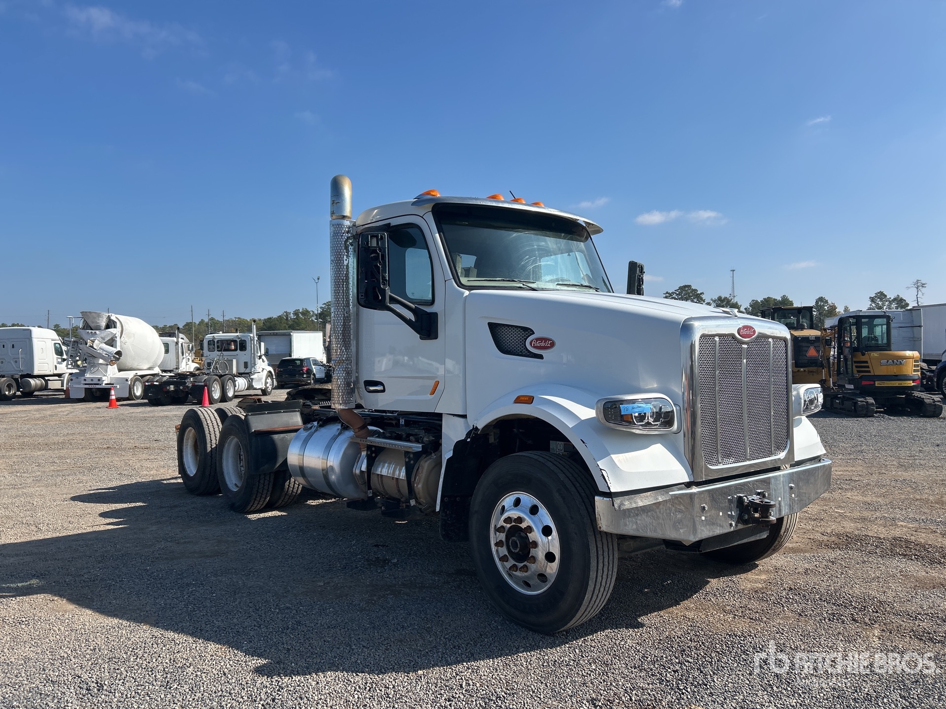 Aspect général with Image, coin avant droit