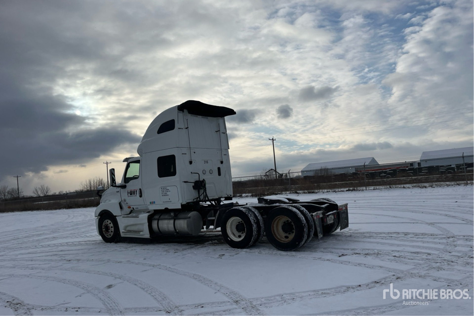 Aspect général with Image, coin arrière gauche