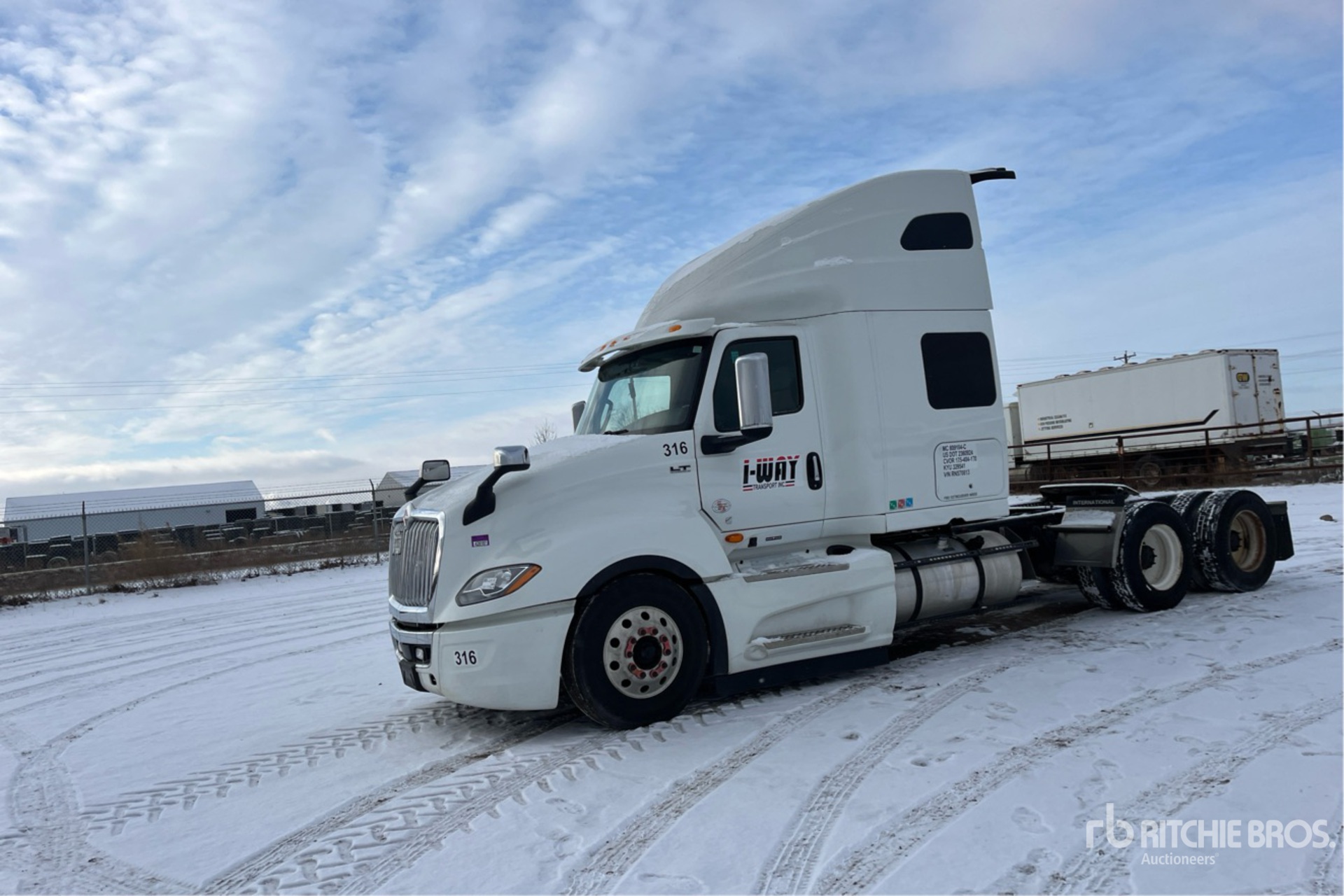 Aspect général with Image, coin avant gauche