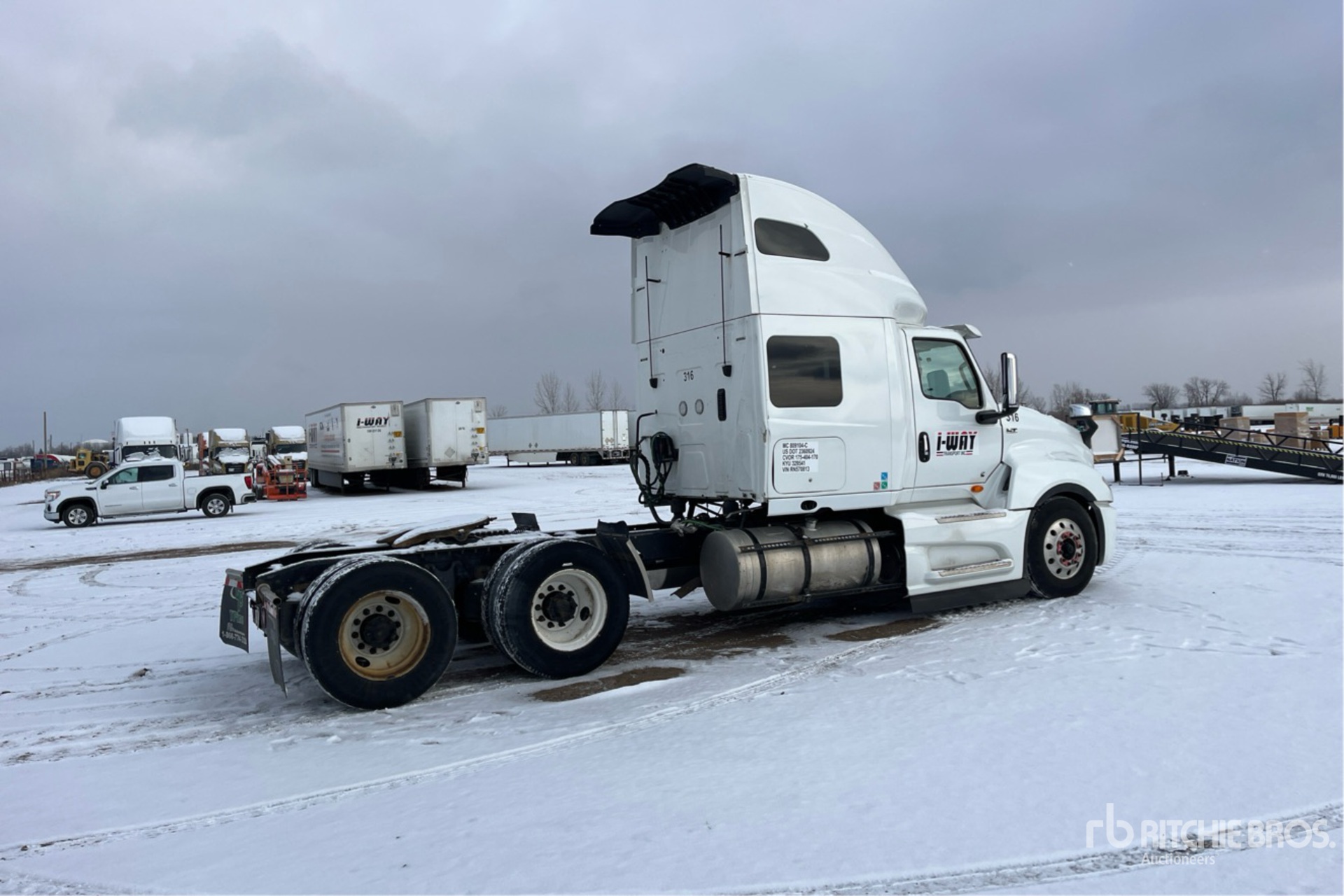 Aspect général with Image, coin arrière droit