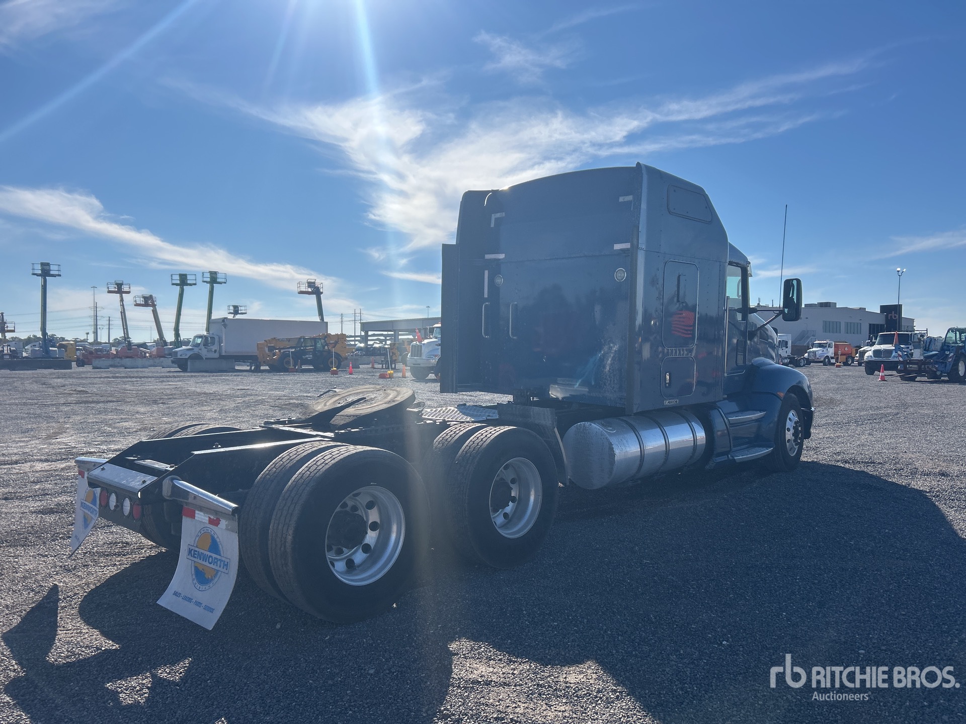 Aspect général with Image, coin arrière droit