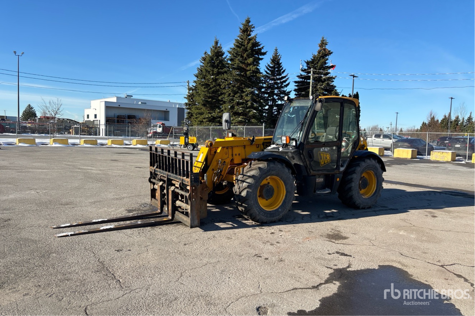 General Appearance with Bild, Ecke vorne links