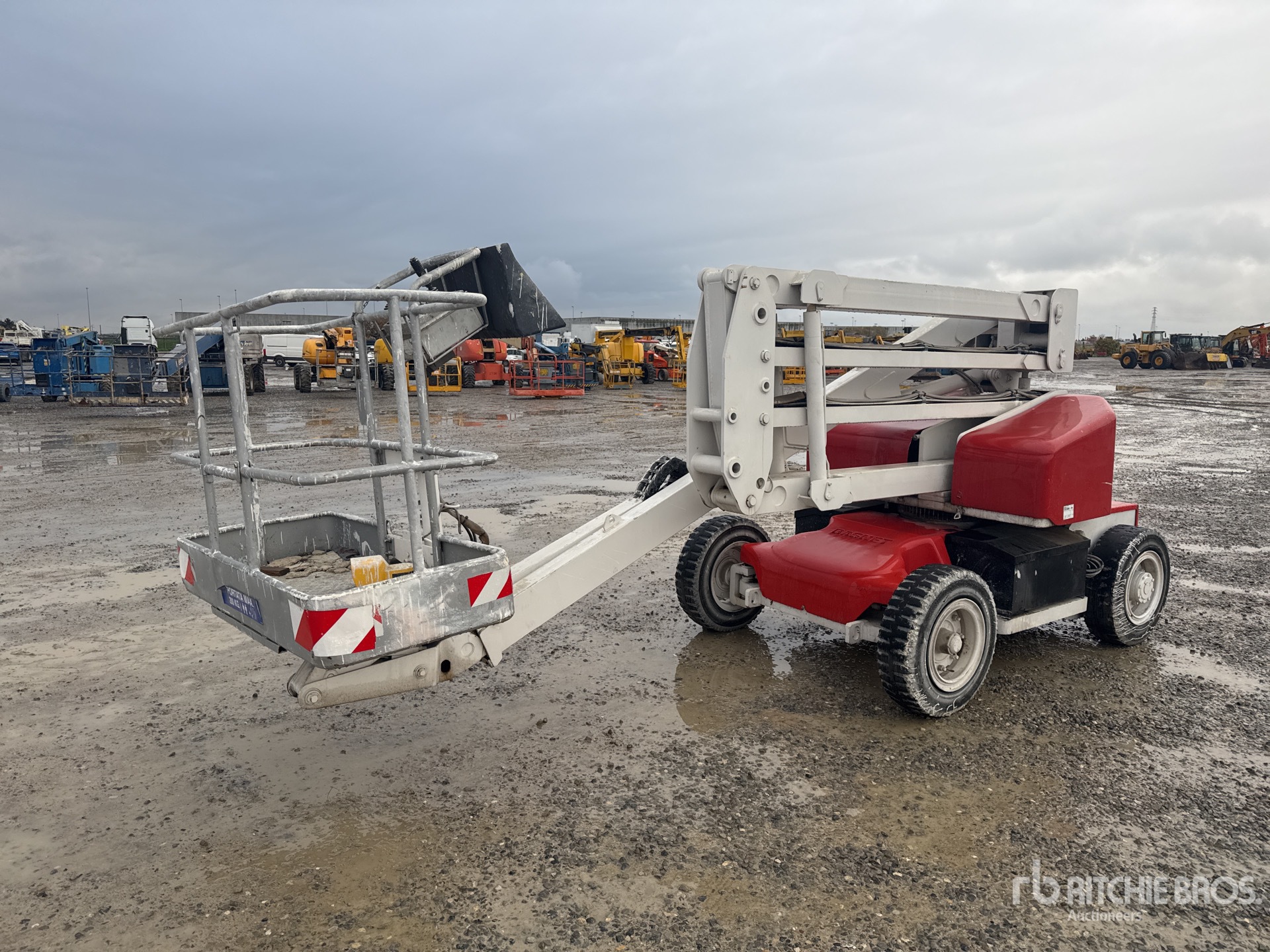 General Appearance with Foto, angolo anteriore sinistro