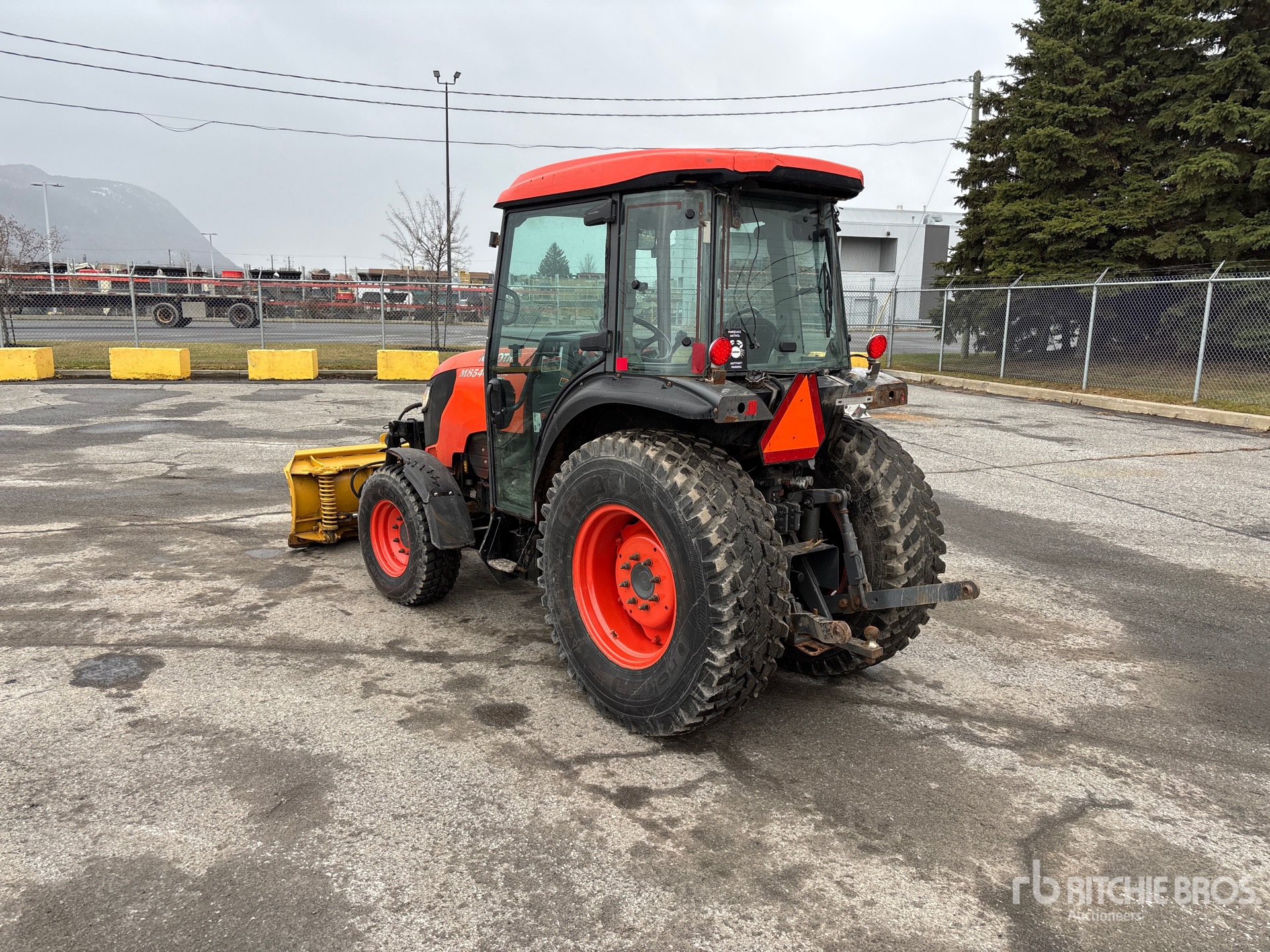 General Appearance with Bild, Ecke hinten links