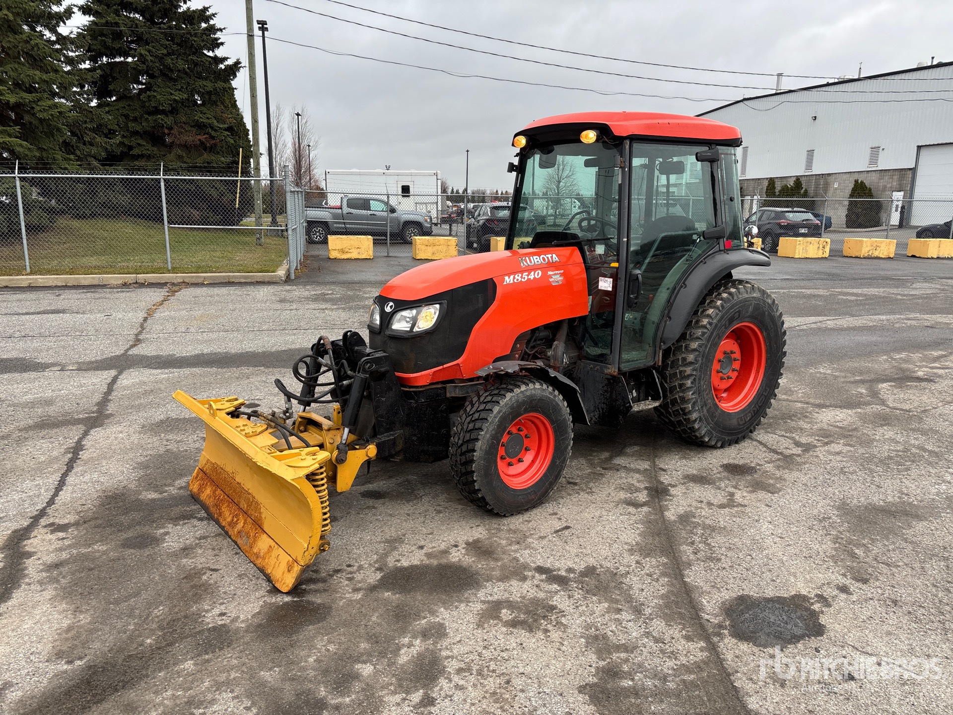 General Appearance with Bild, Ecke vorne links