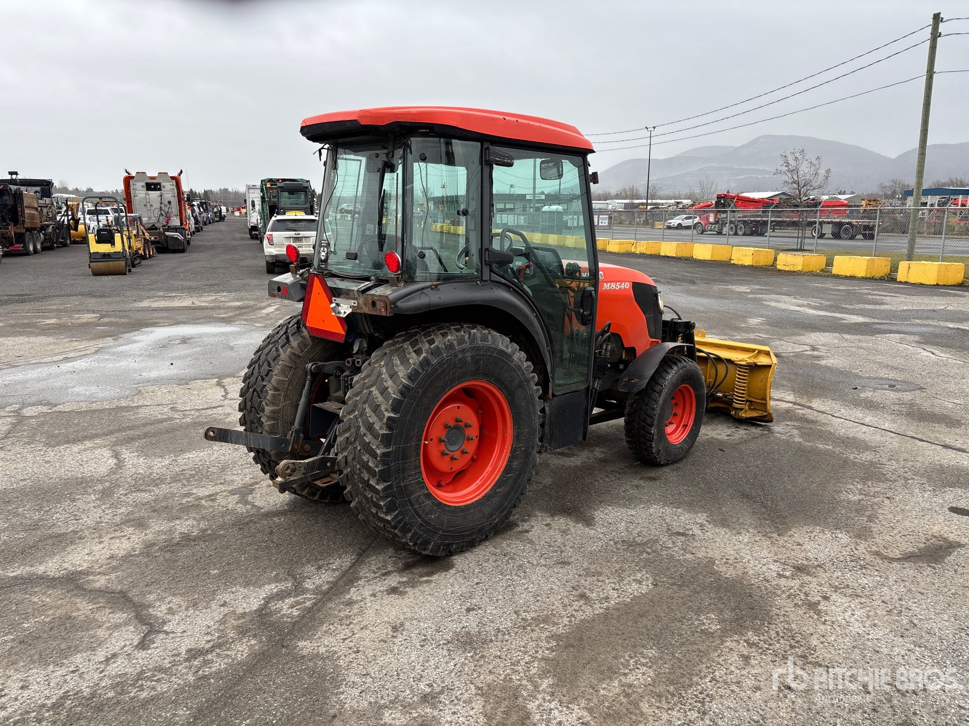 General Appearance with Bild, Ecke hinten rechts