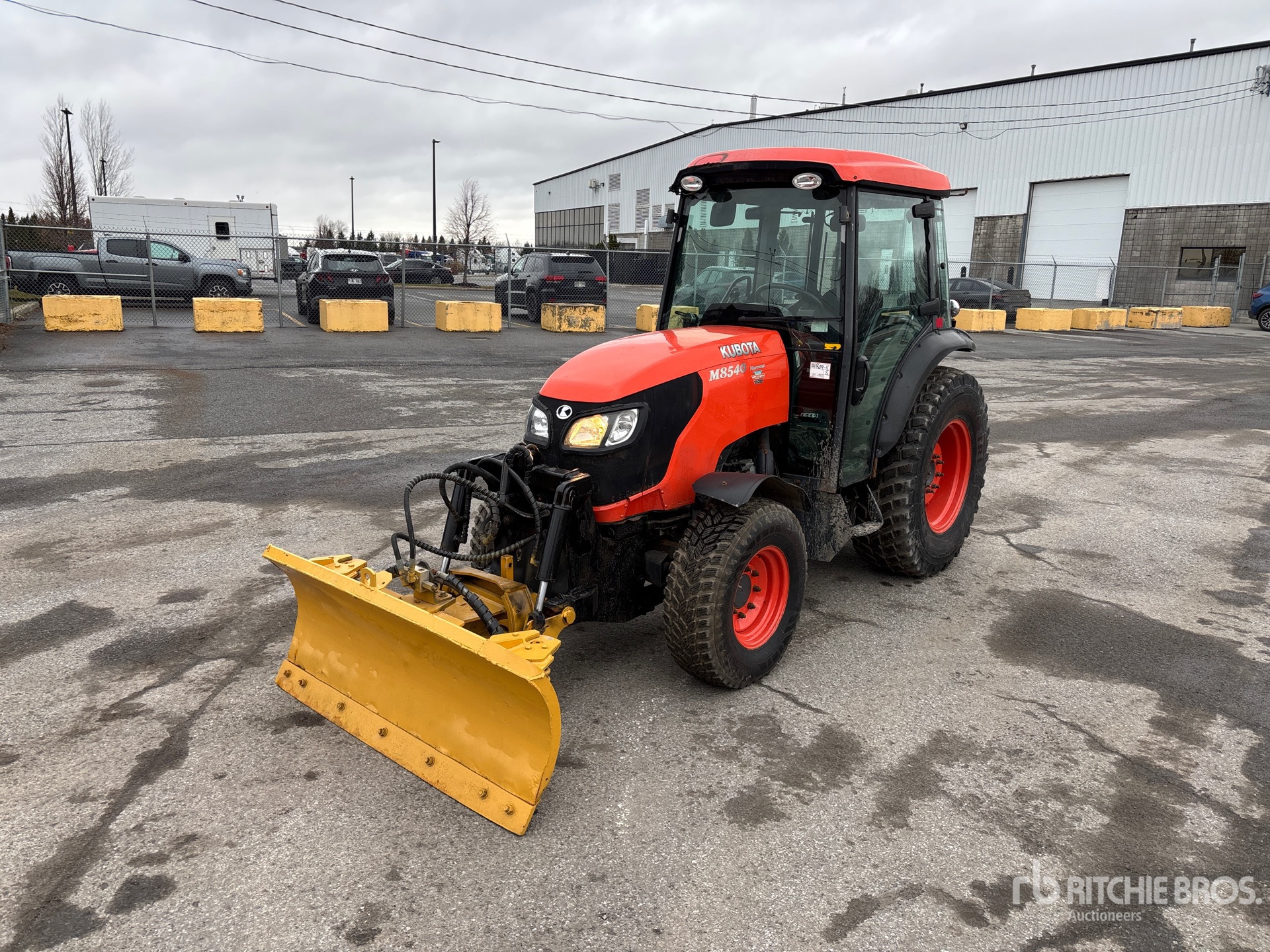 General Appearance with Bild, Ecke vorne links