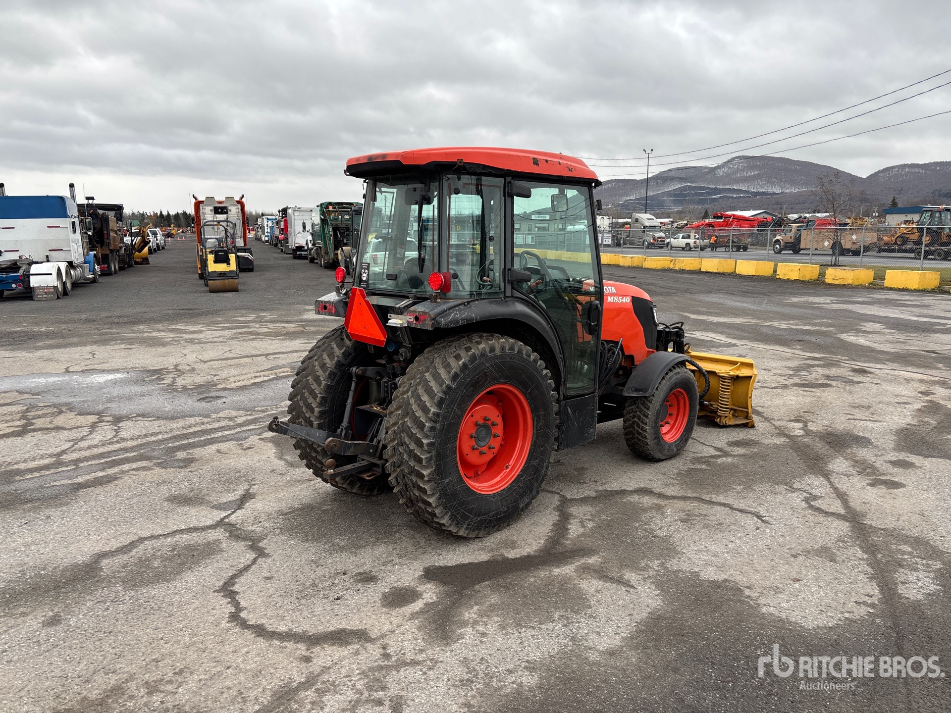 General Appearance with Bild, Ecke hinten rechts