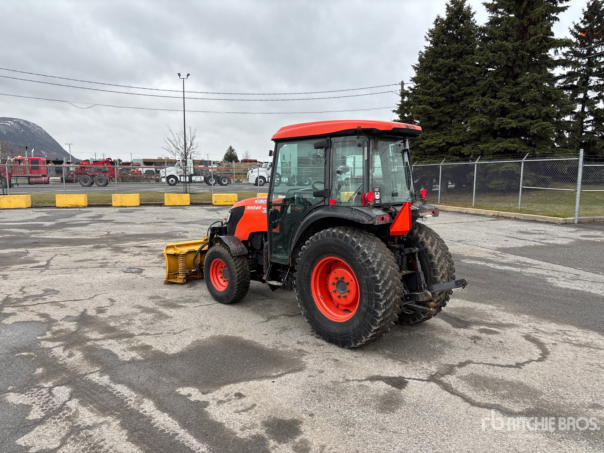 General Appearance with Bild, Ecke hinten links