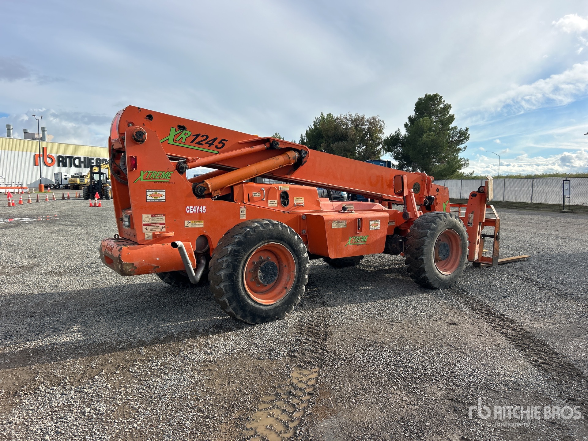 General Appearance with Picture, Right Rear Corner