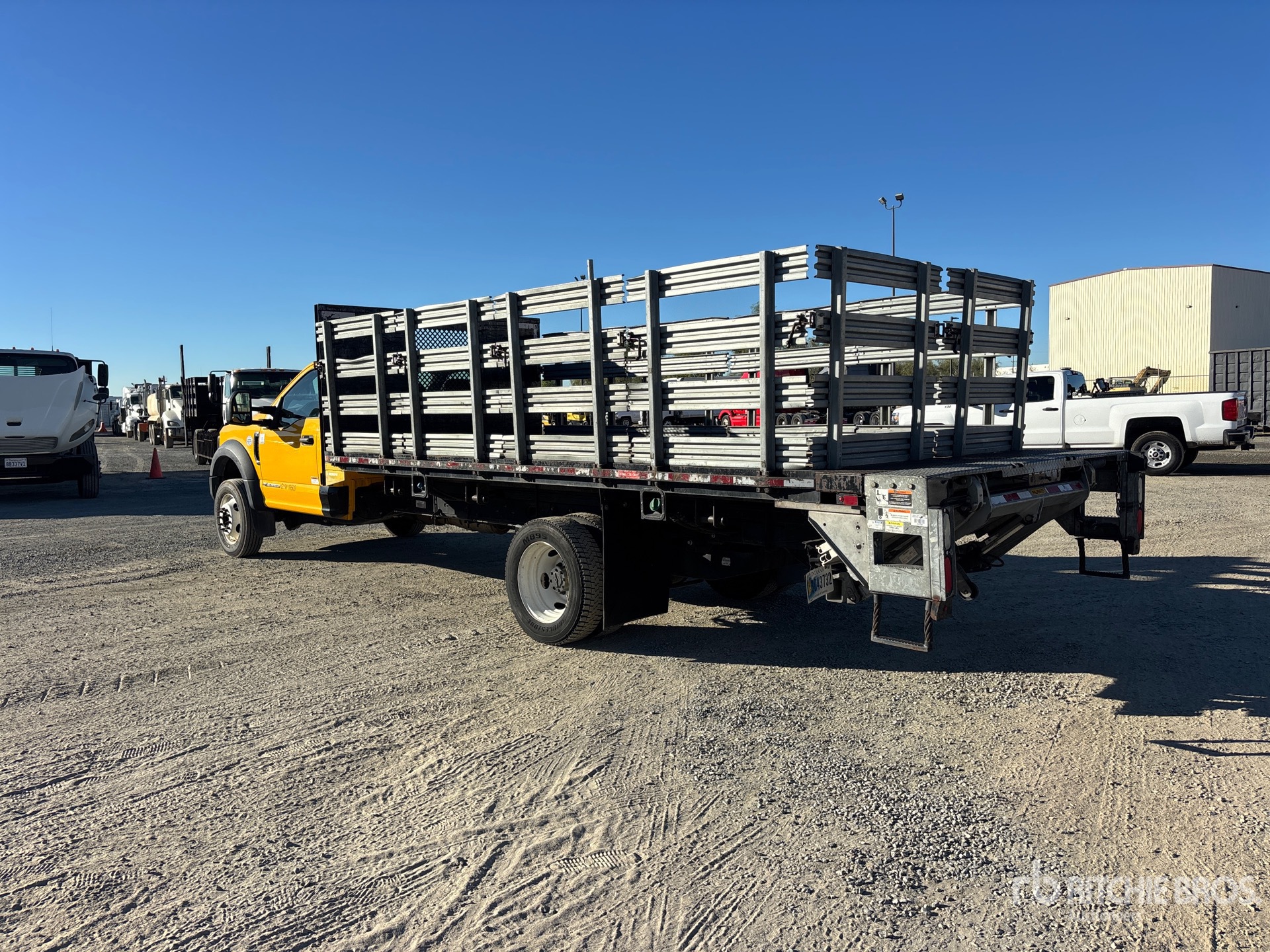 General Appearance with Bild, Ecke hinten links