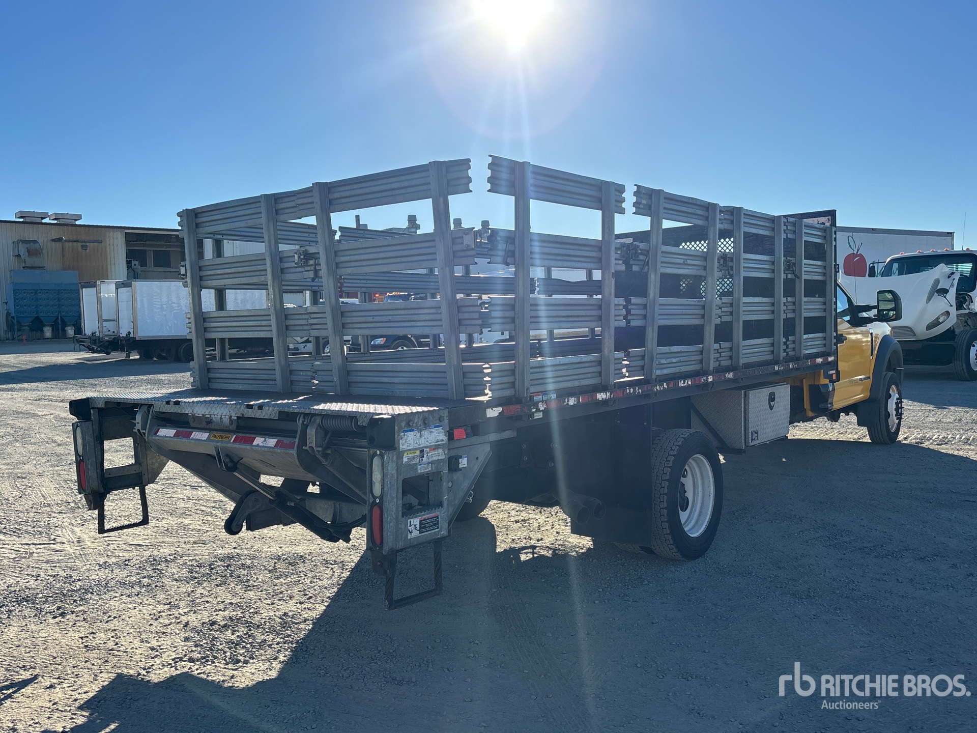 General Appearance with Bild, Ecke hinten rechts