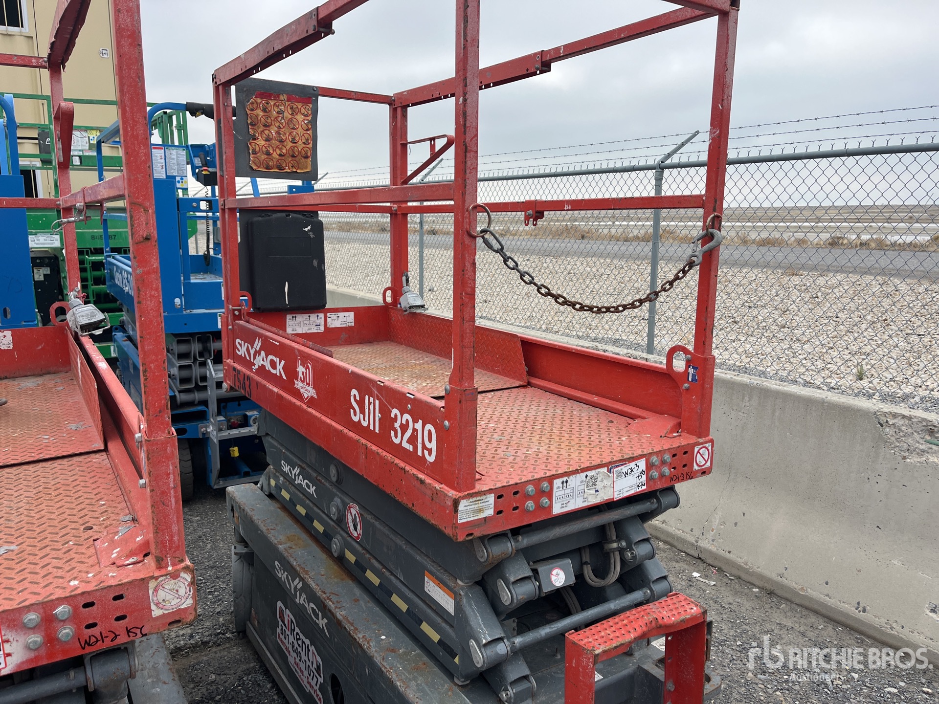 General Appearance with Imagen: esquina delantera derecha