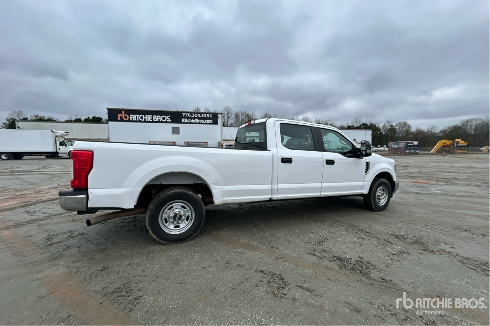 Aspect général with Image, coin arrière droit