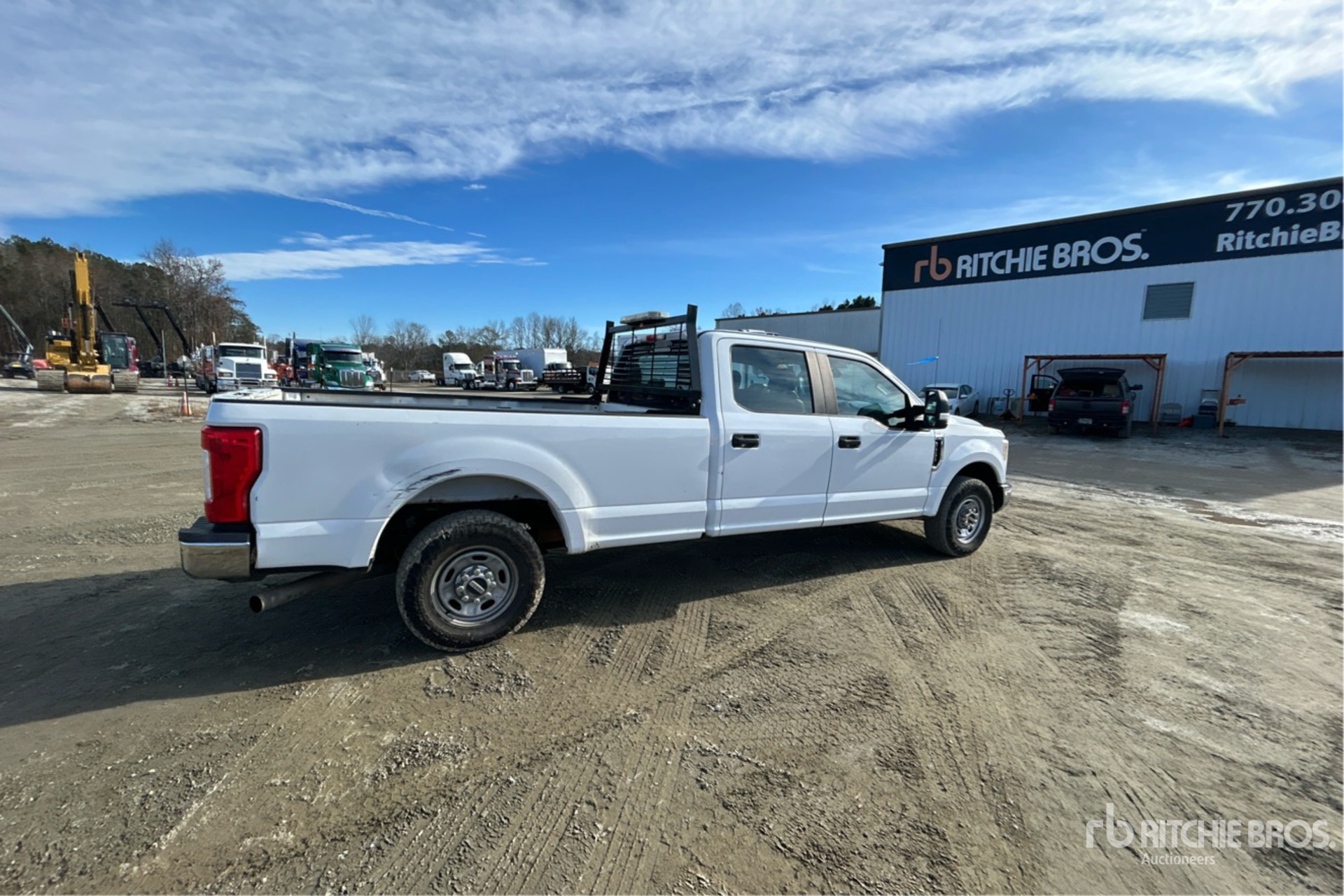 Aspect général with Image, coin arrière droit