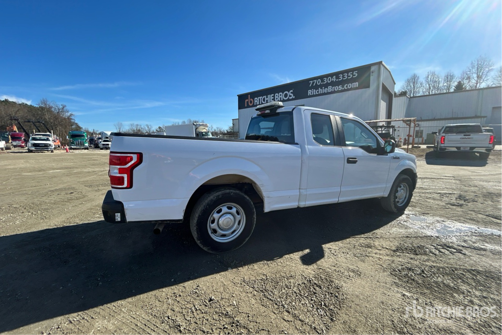 Aspect général with Image, coin arrière droit