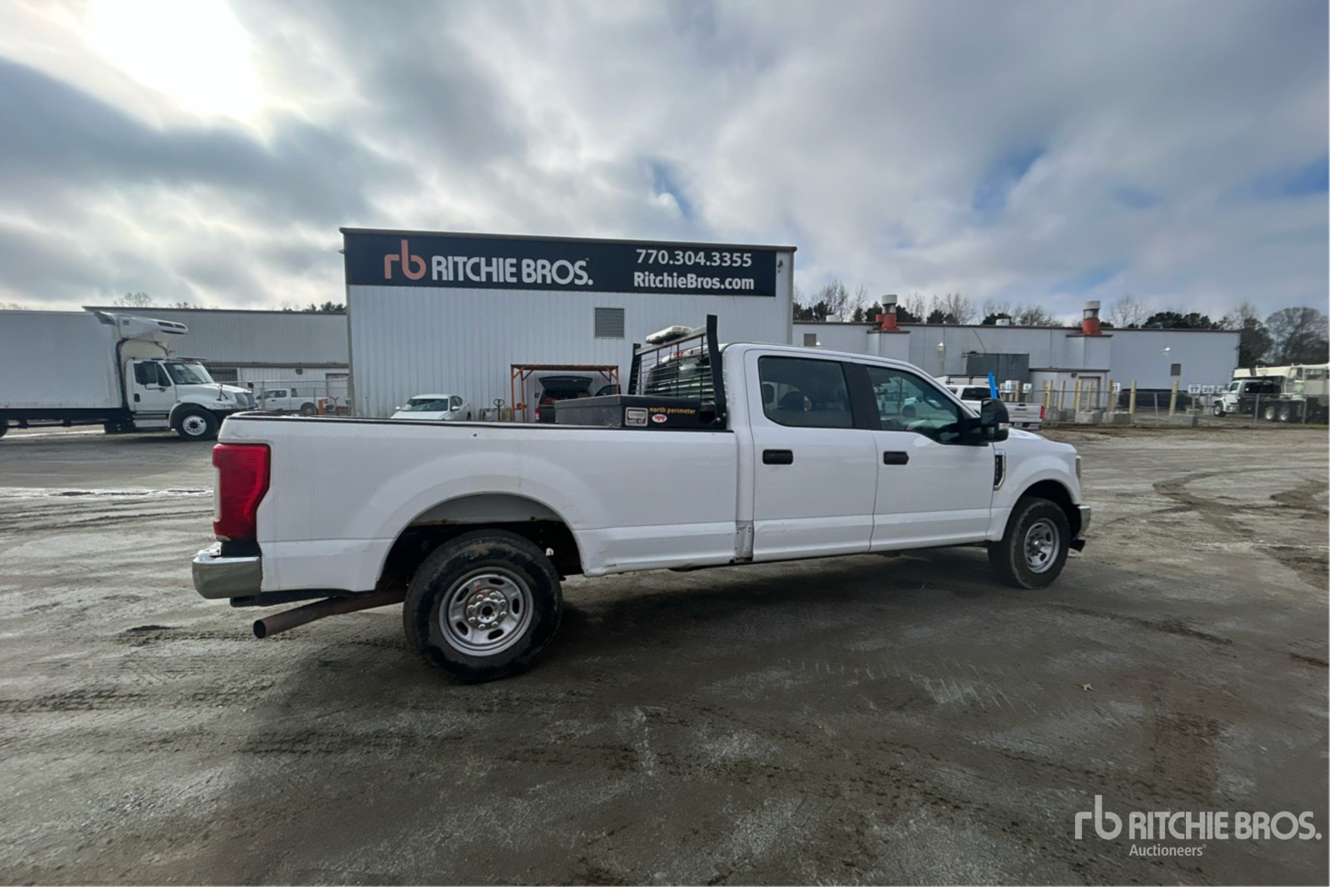 Aspect général with Image, coin arrière droit