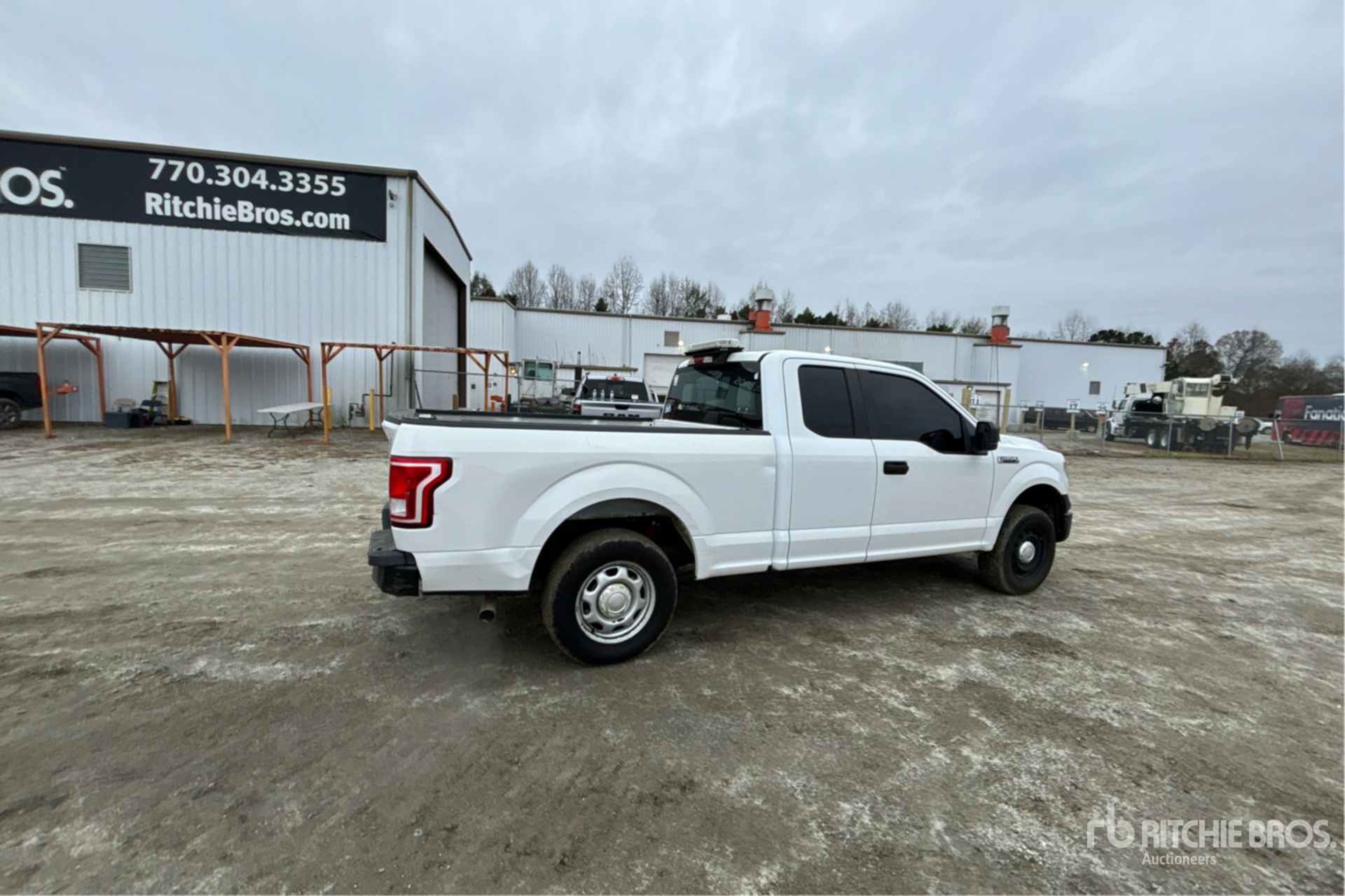 General Appearance with Foto, angolo anteriore sinistro