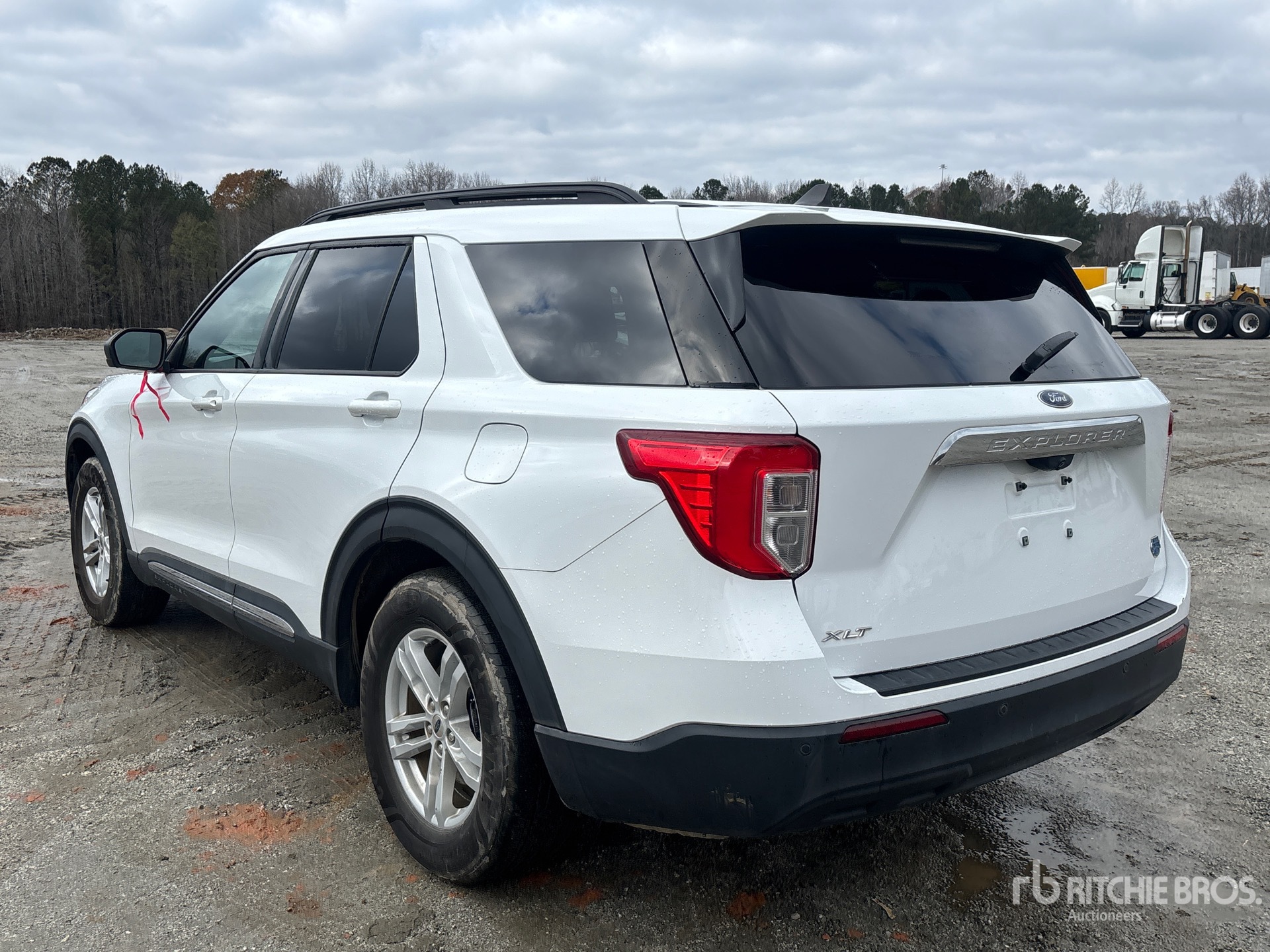 Aspect général with Image, coin arrière gauche