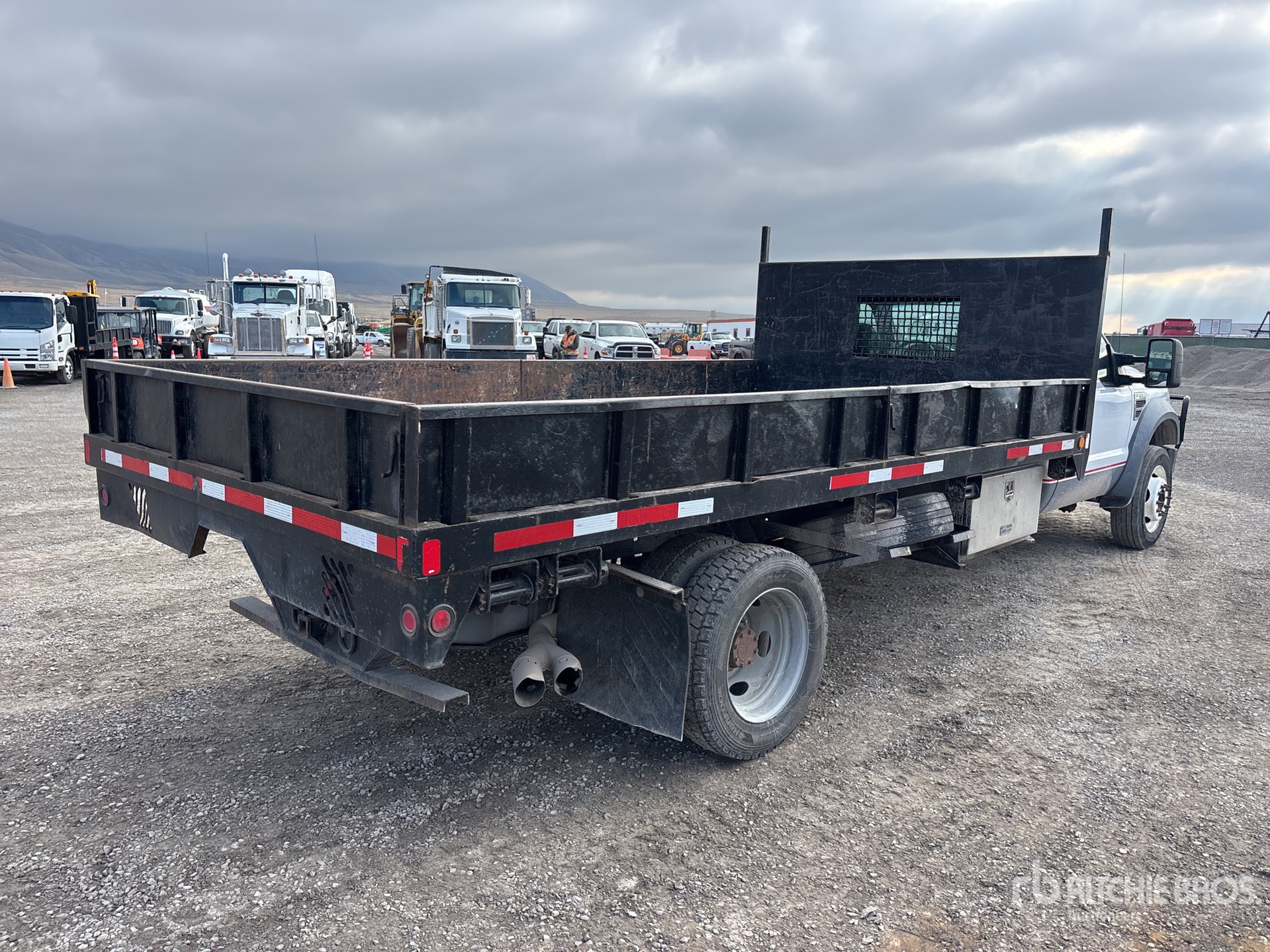 Aspect général with Image, coin arrière droit