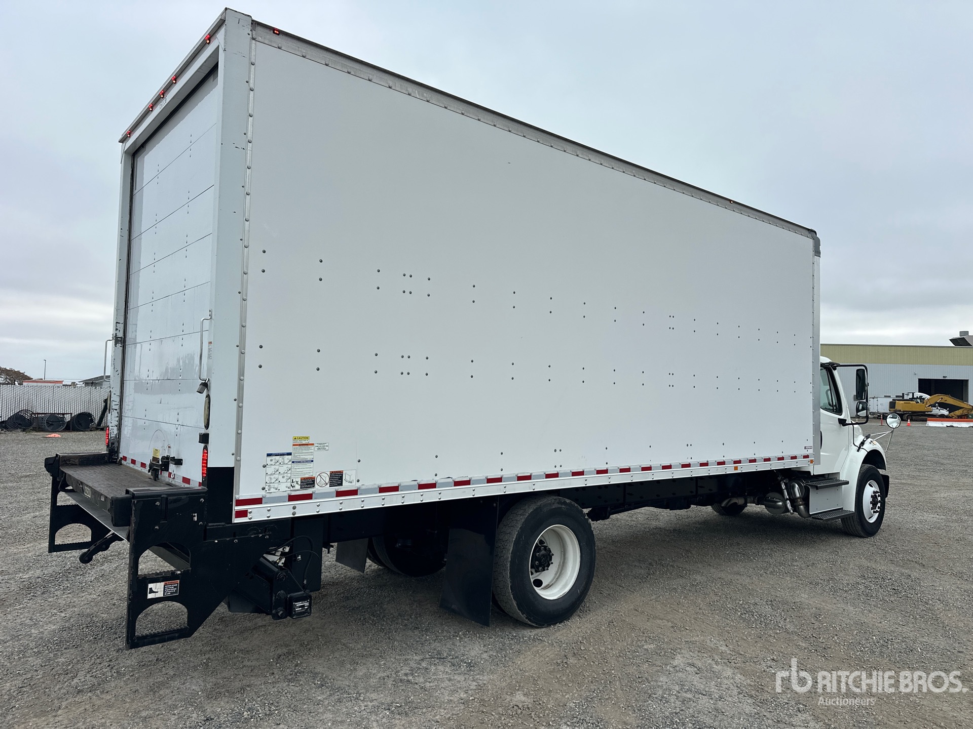 Aspect général with Image, coin arrière droit