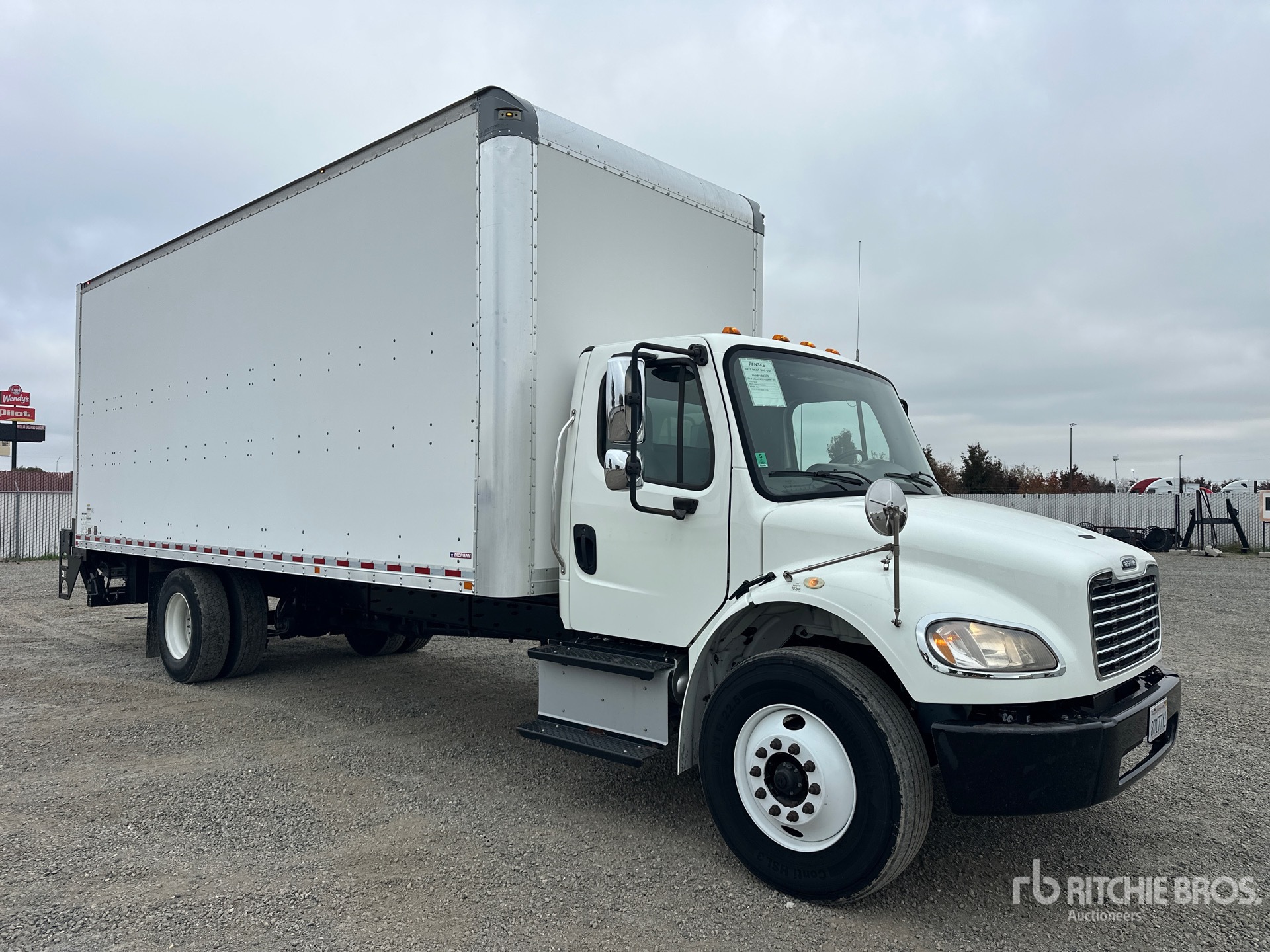 Aspect général with Image, coin avant droit