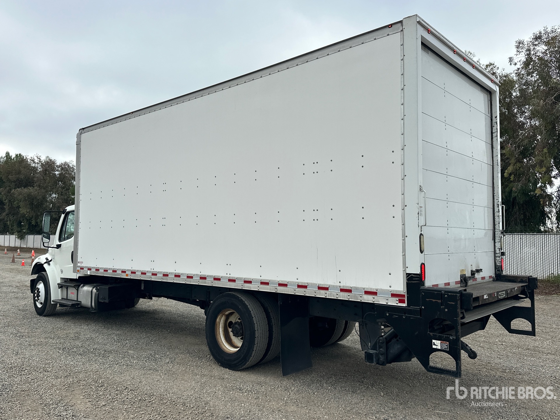 Aspect général with Image, coin arrière gauche