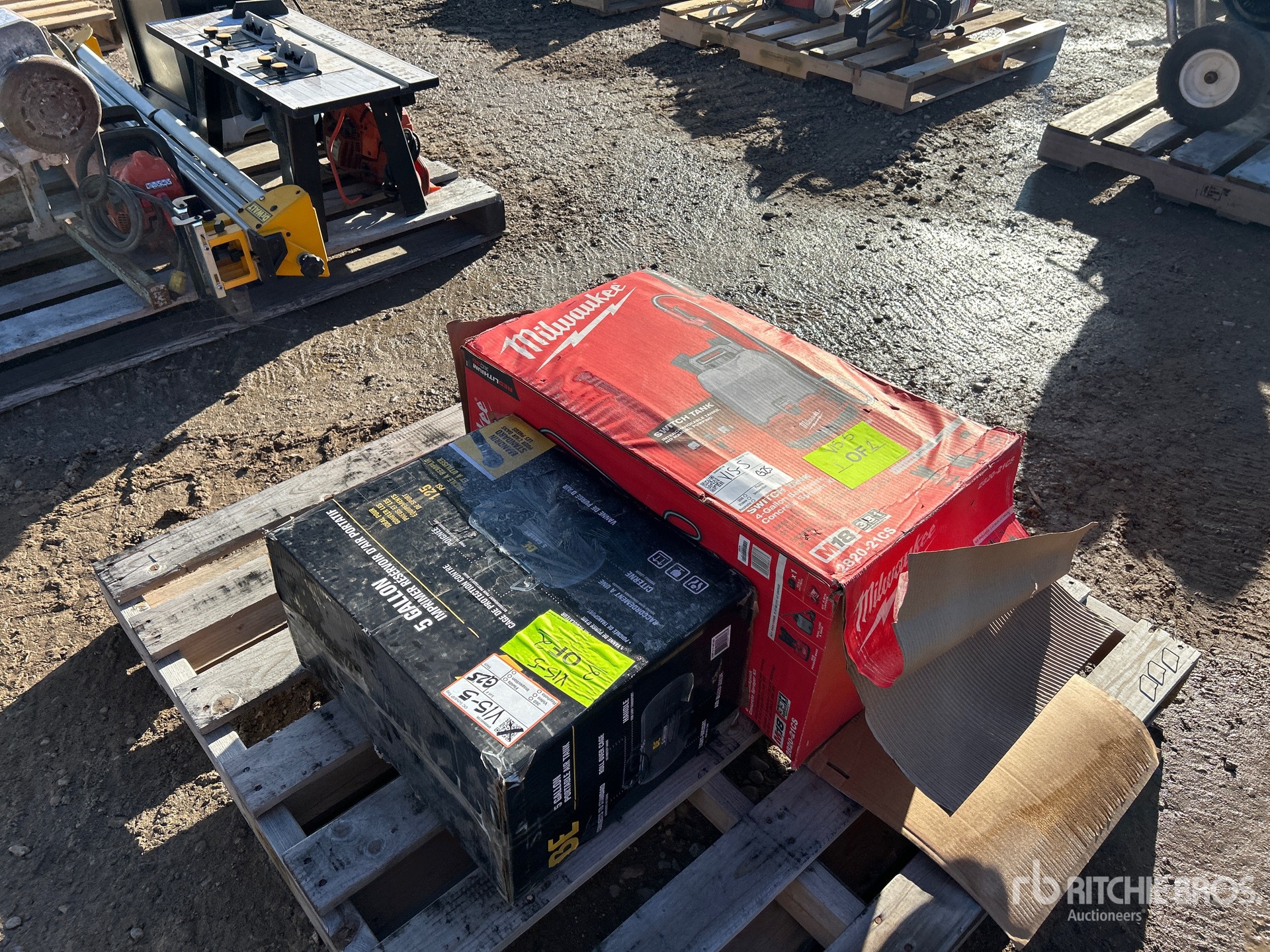 General Appearance with Picture, Right Front Corner