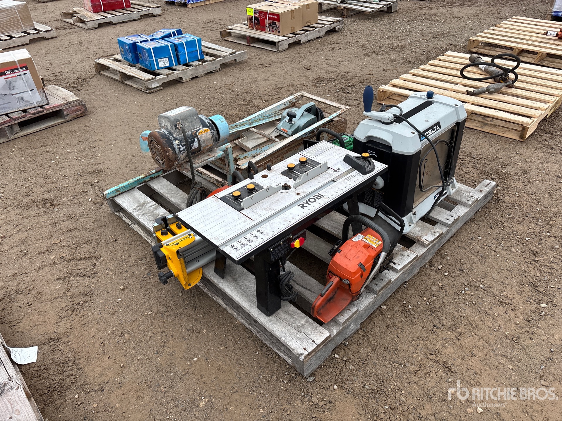 General Appearance with Picture, Right Front Corner