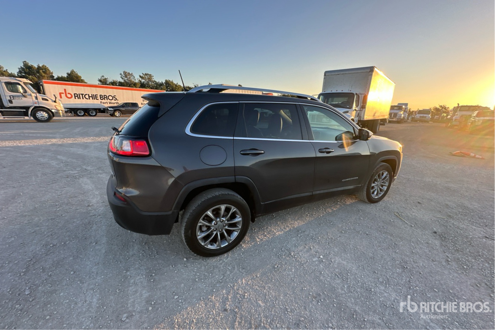 Aspect général with Image, coin arrière droit