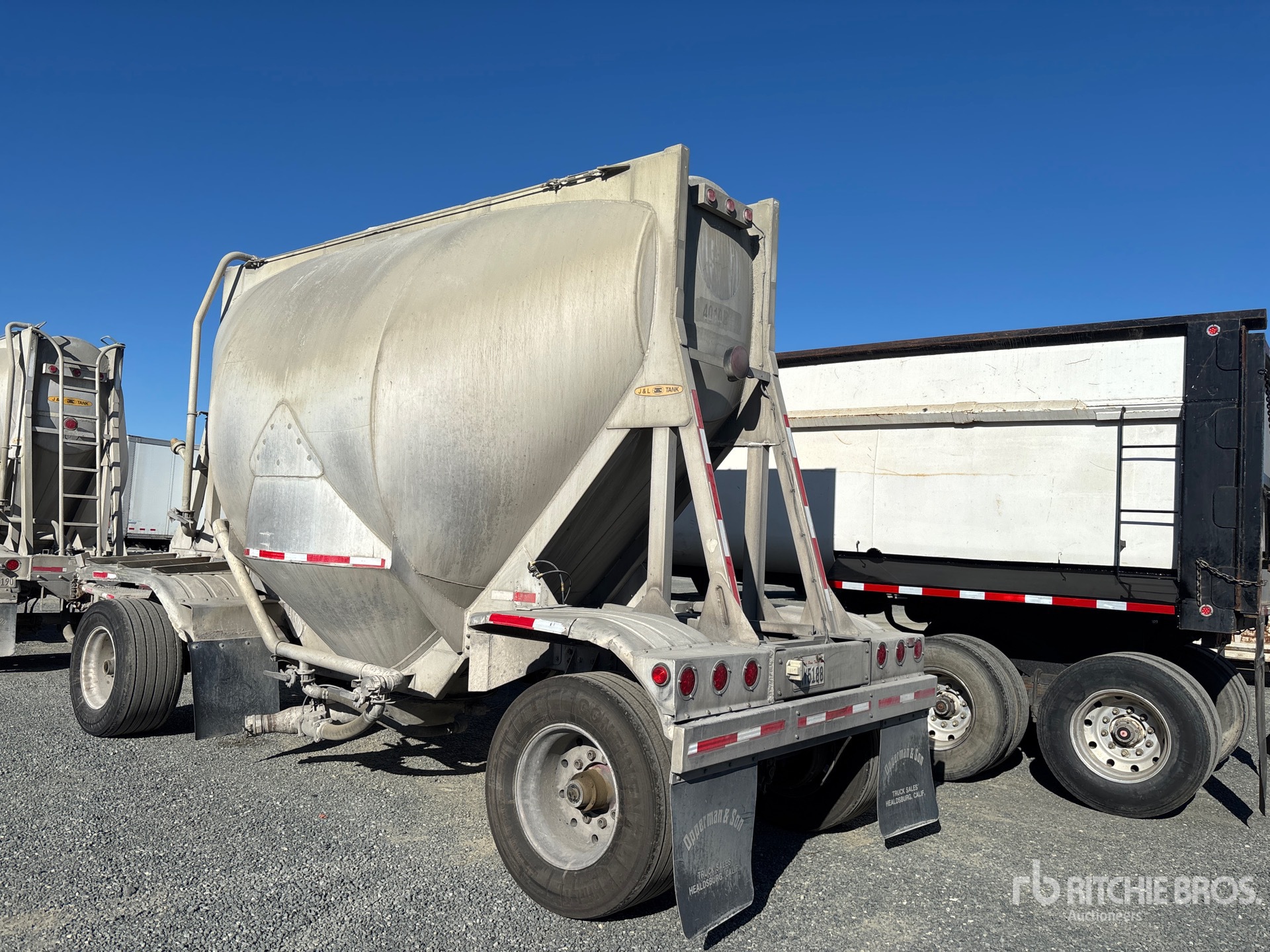 General Appearance with Foto, angolo posteriore sinistro