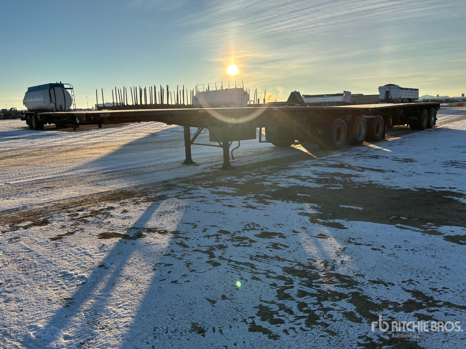 General Appearance with Bild, Ecke vorne links