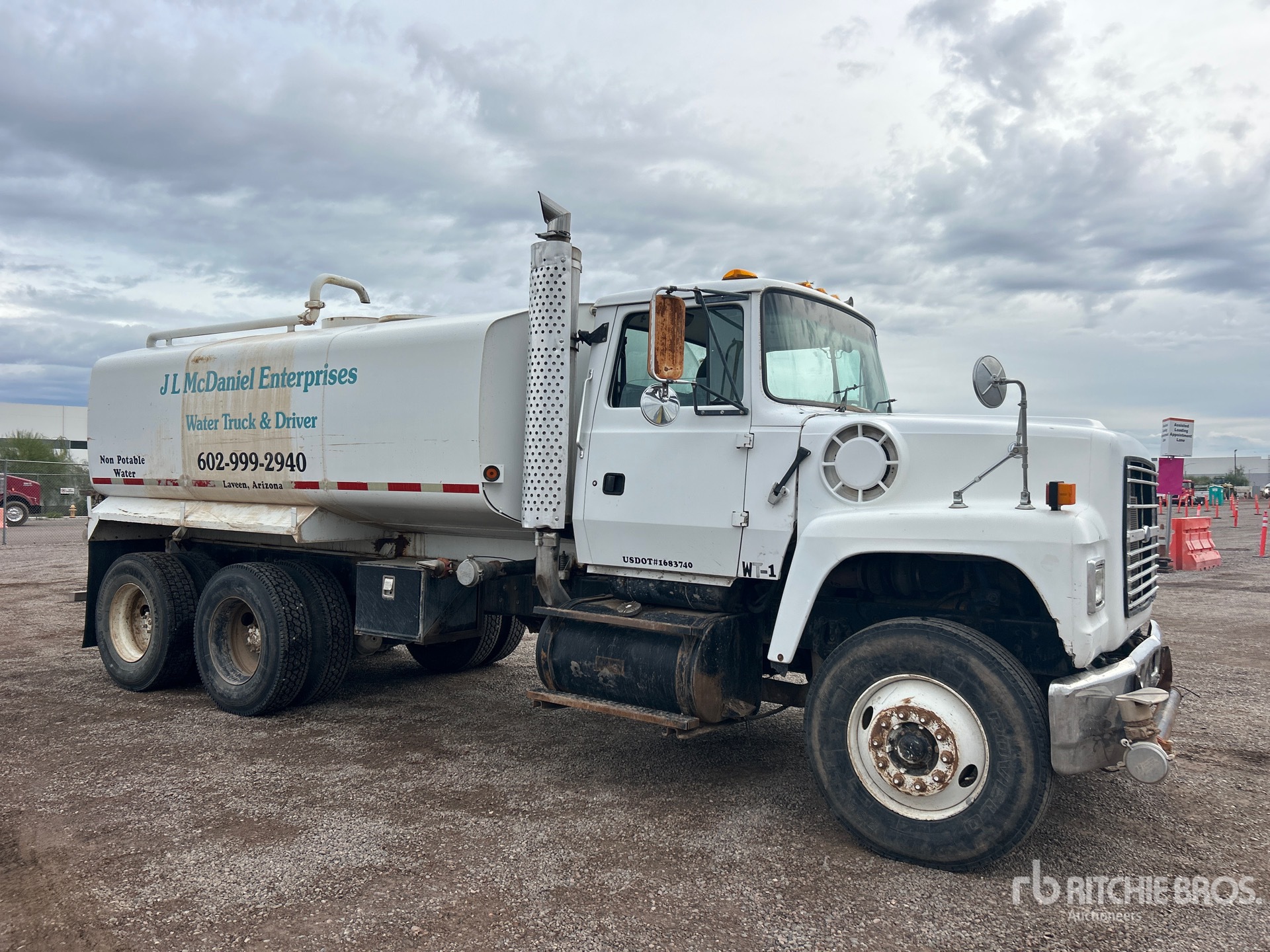 General Appearance with Picture, Right Front Corner