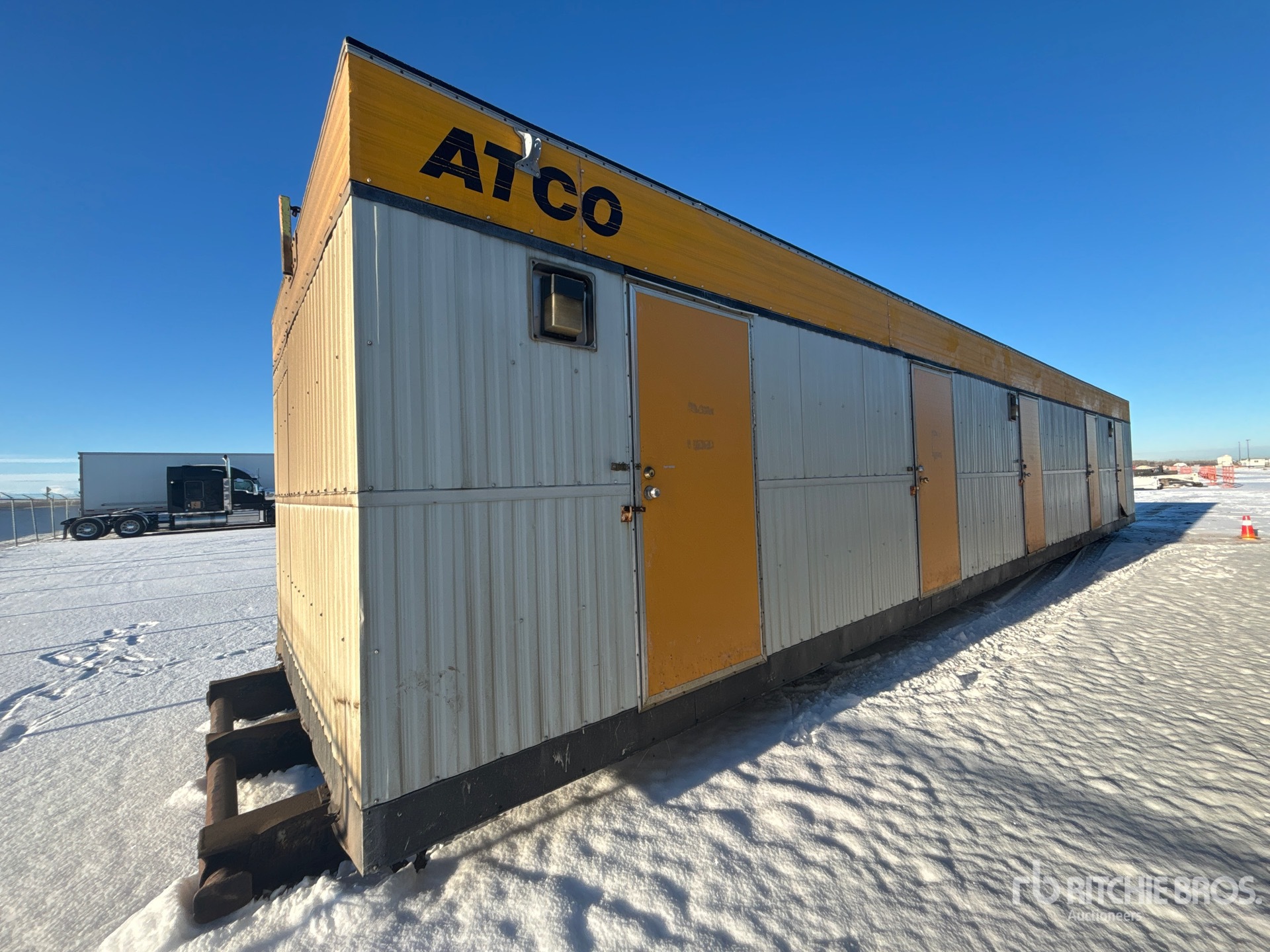 General Appearance with Image, coin avant droit