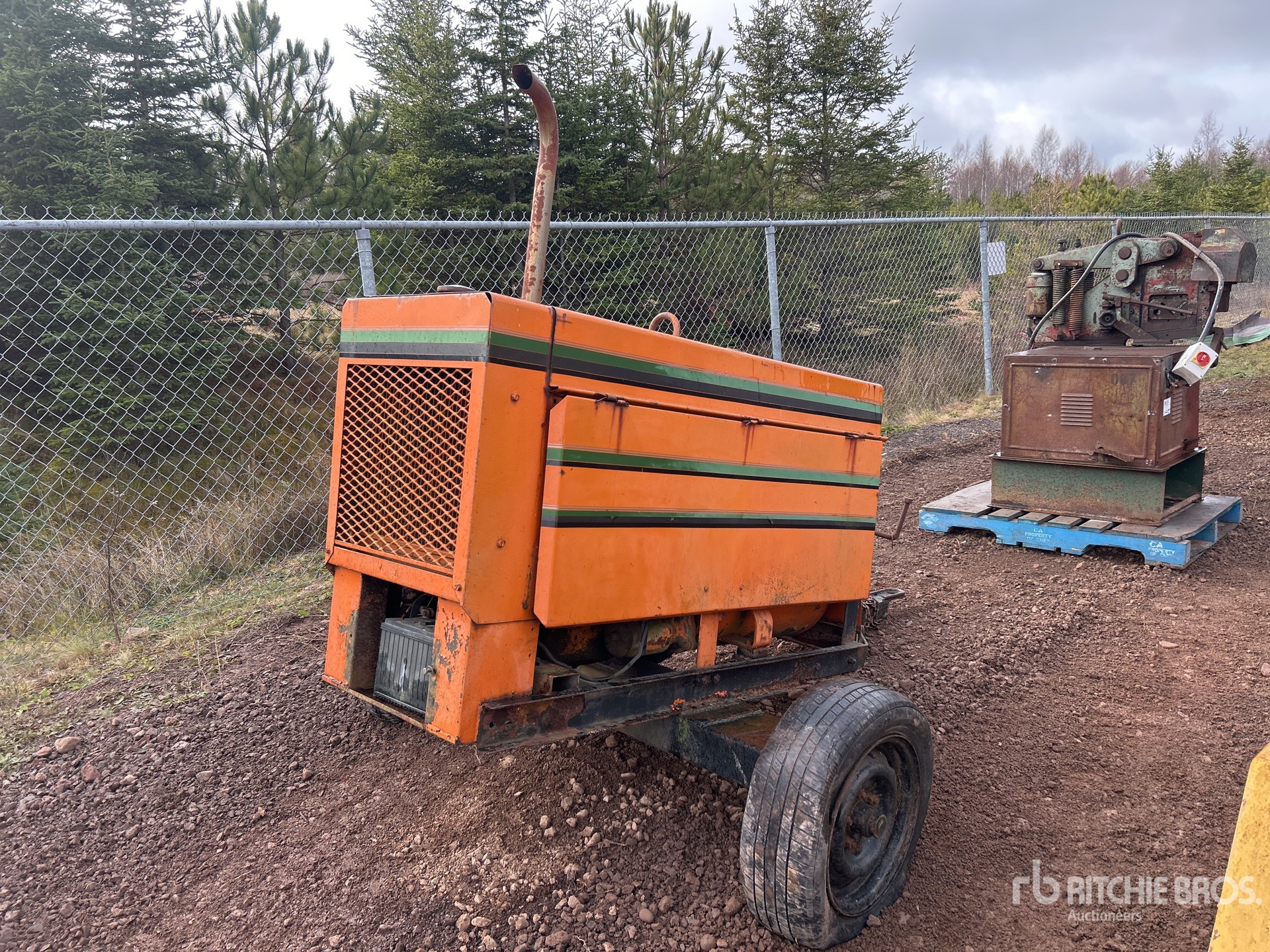 Aspect général with Image, coin arrière droit