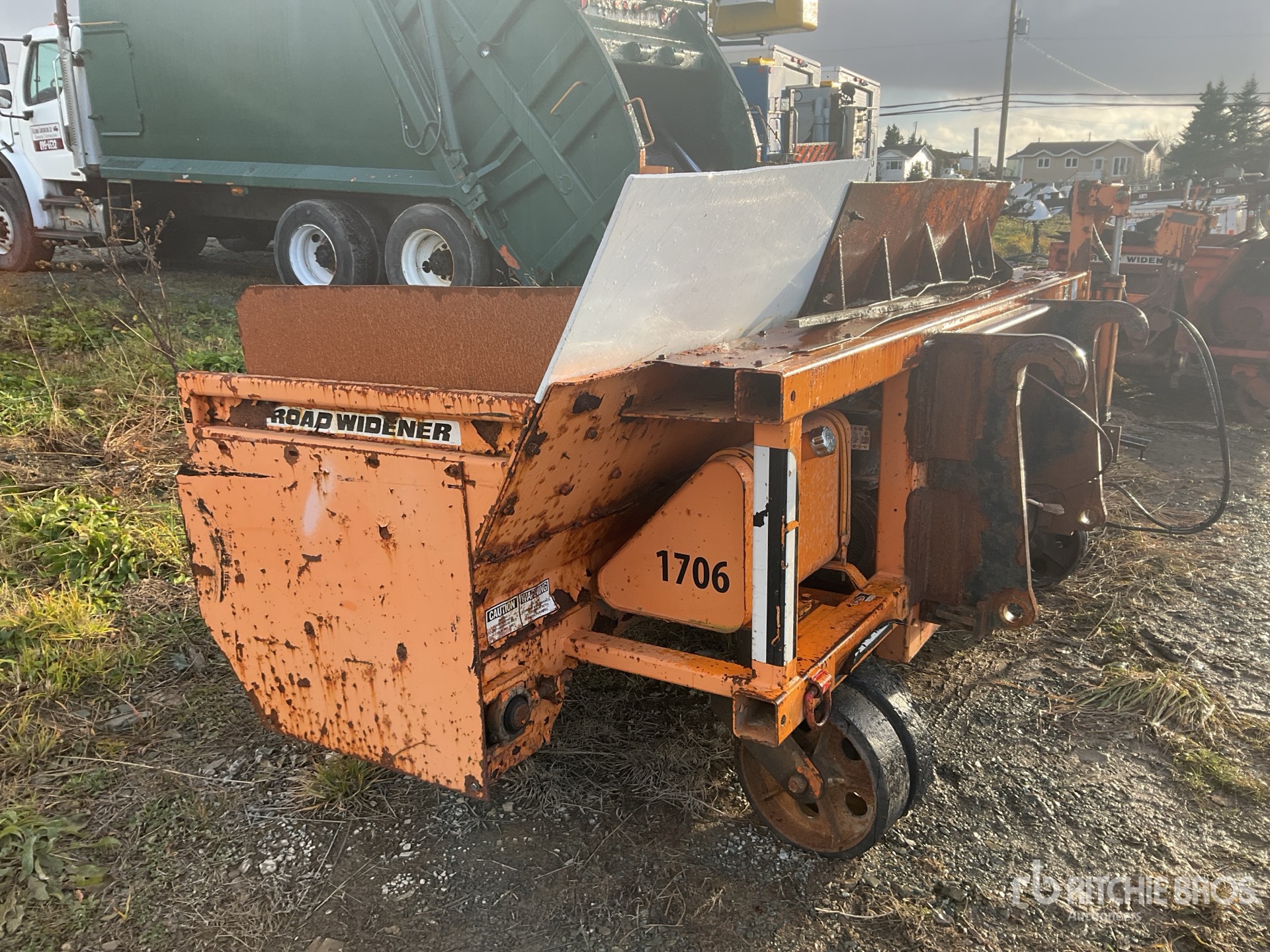 General Appearance with Foto, angolo posteriore sinistro