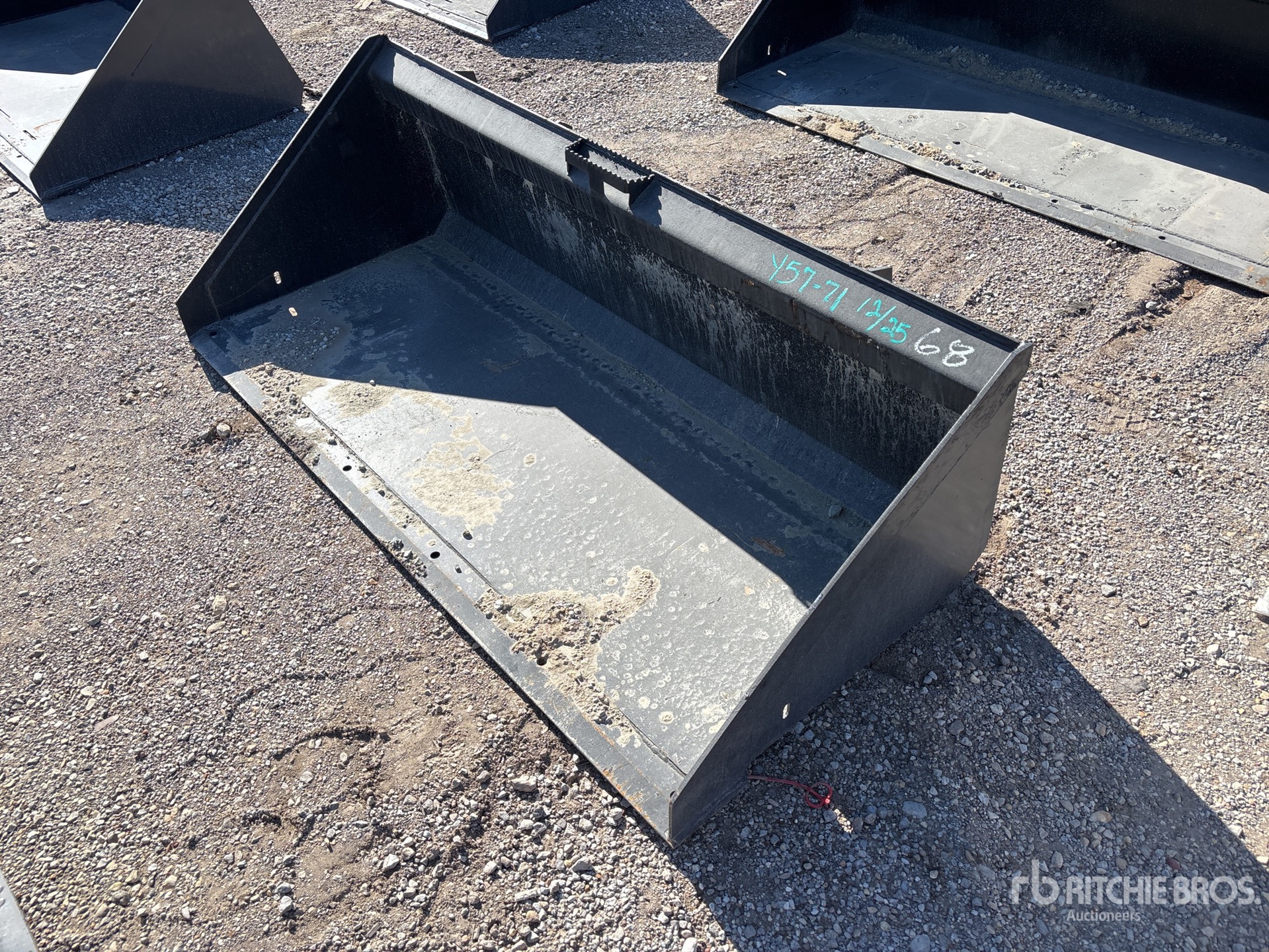 General Appearance with Bild, Ecke vorne links