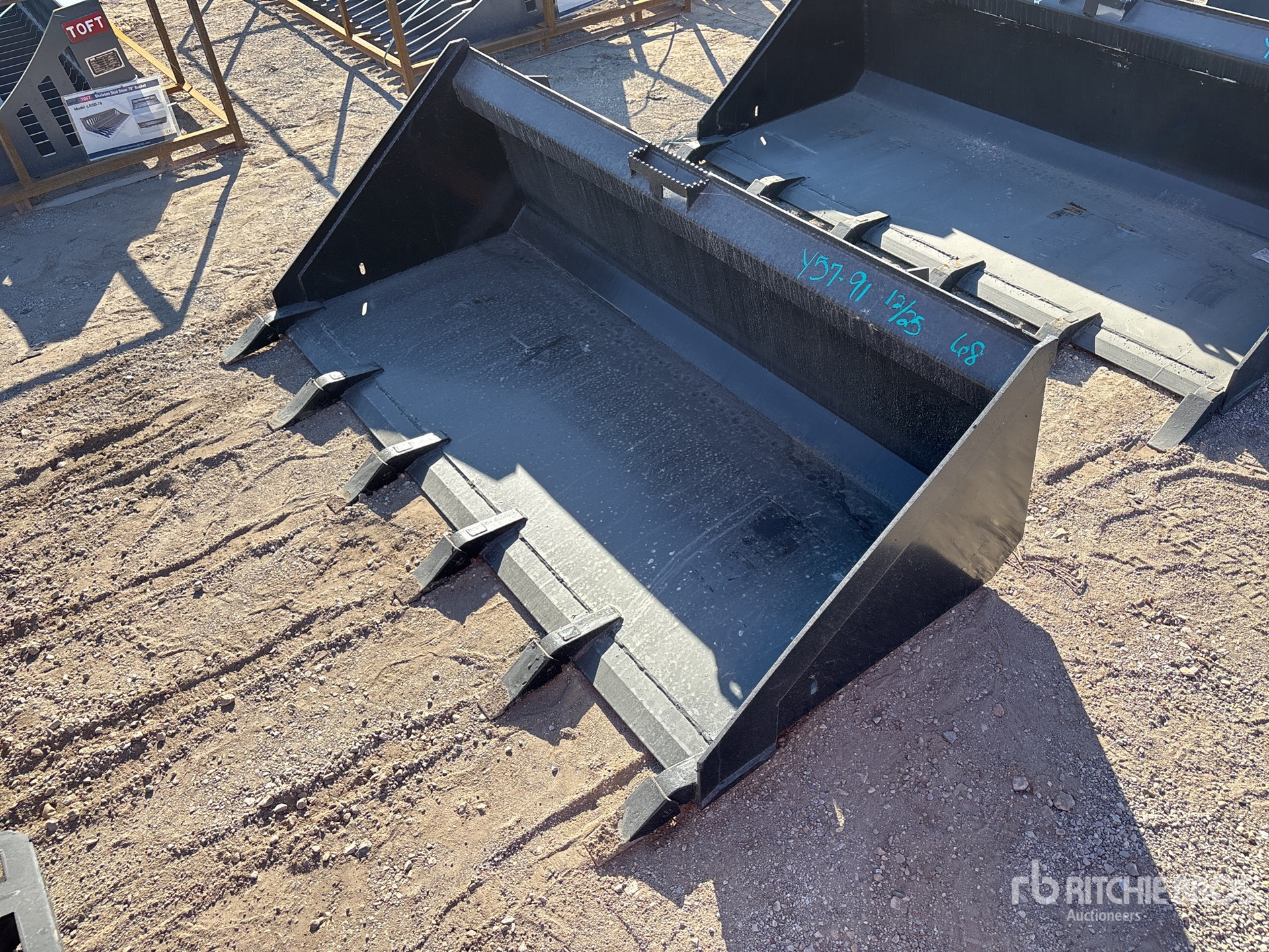 General Appearance with Bild, Ecke vorne links