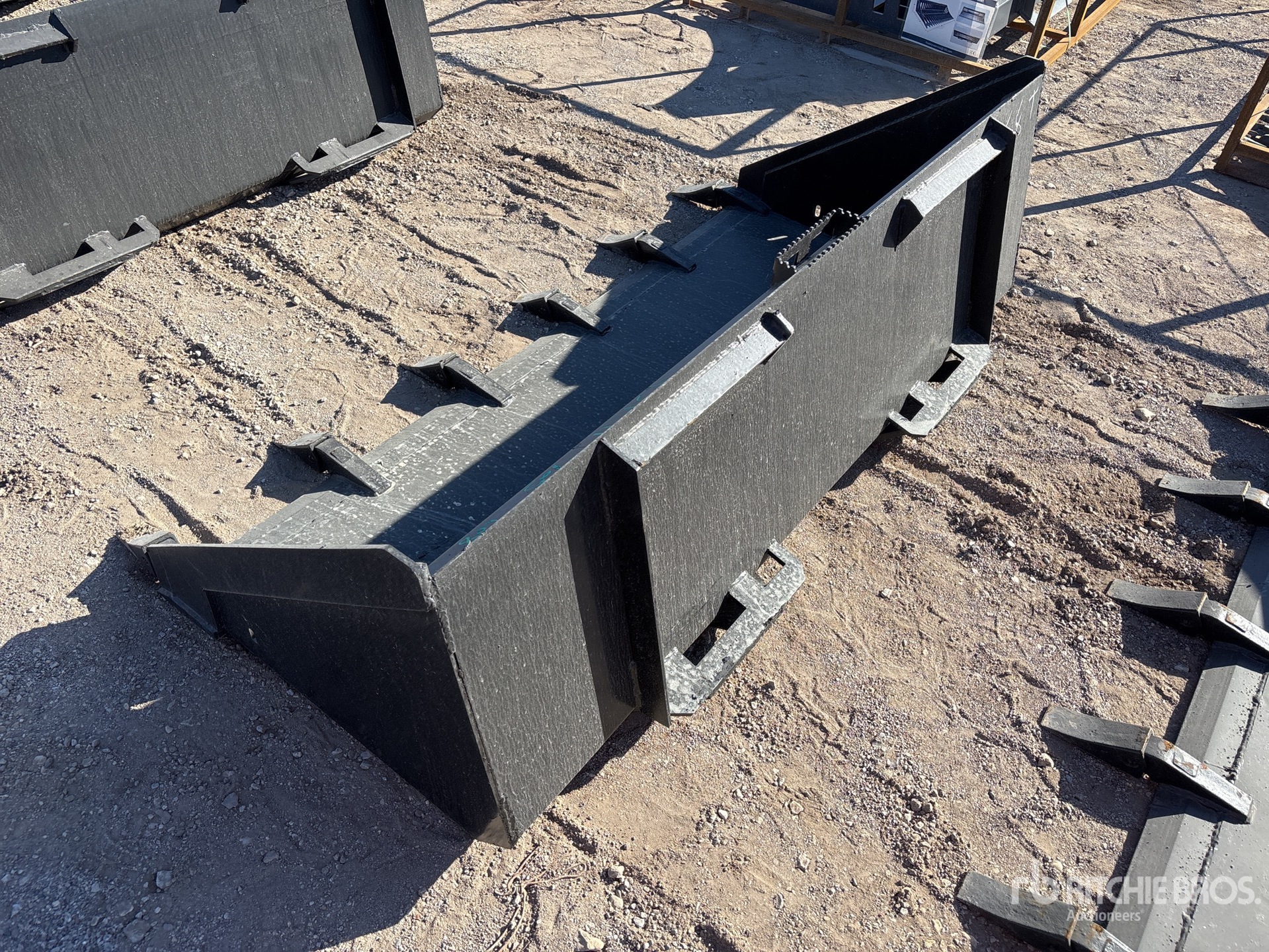 General Appearance with Bild, Ecke hinten links