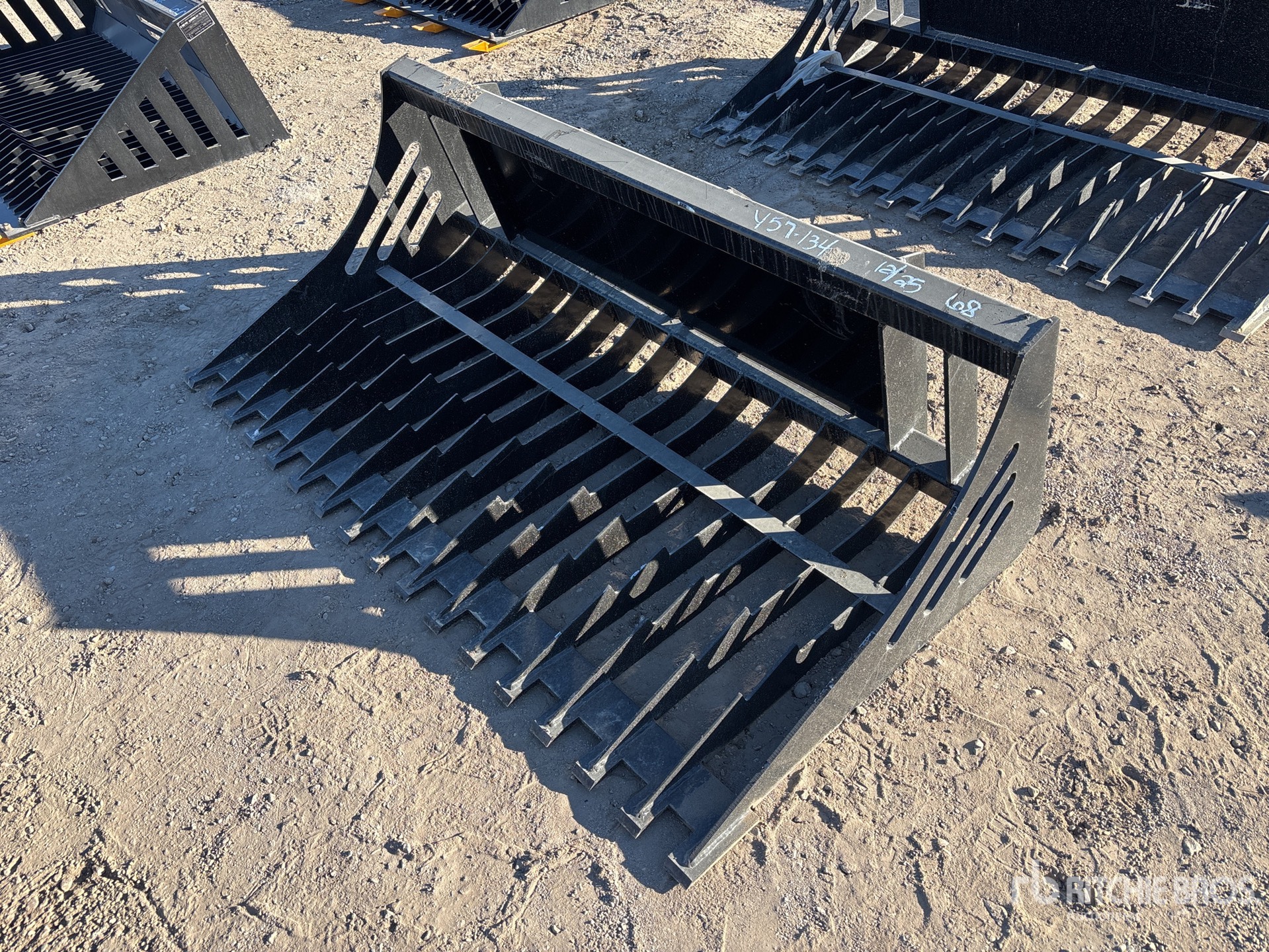 General Appearance with Bild, Ecke vorne links