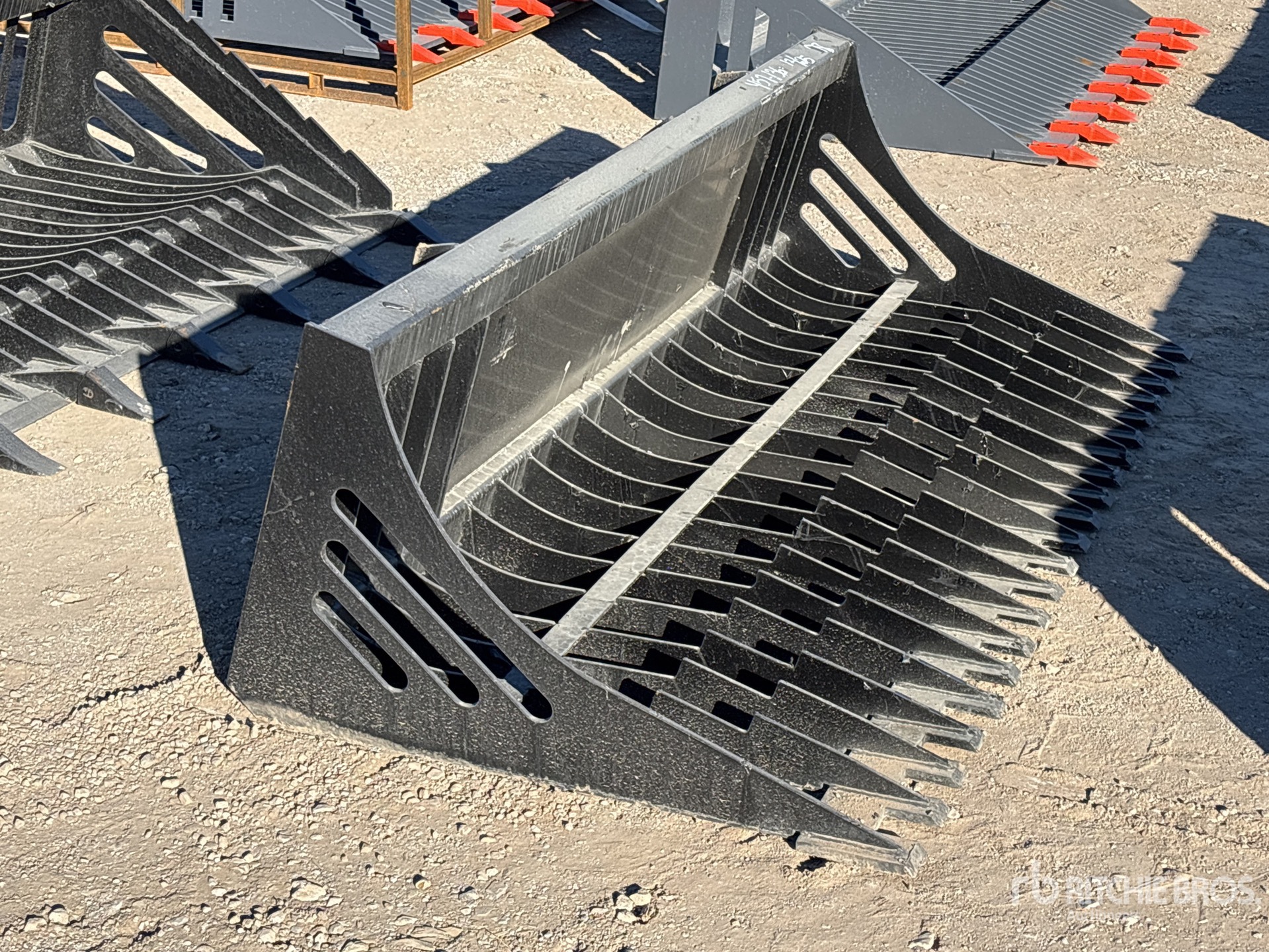 General Appearance with Bild, Ecke vorne rechts