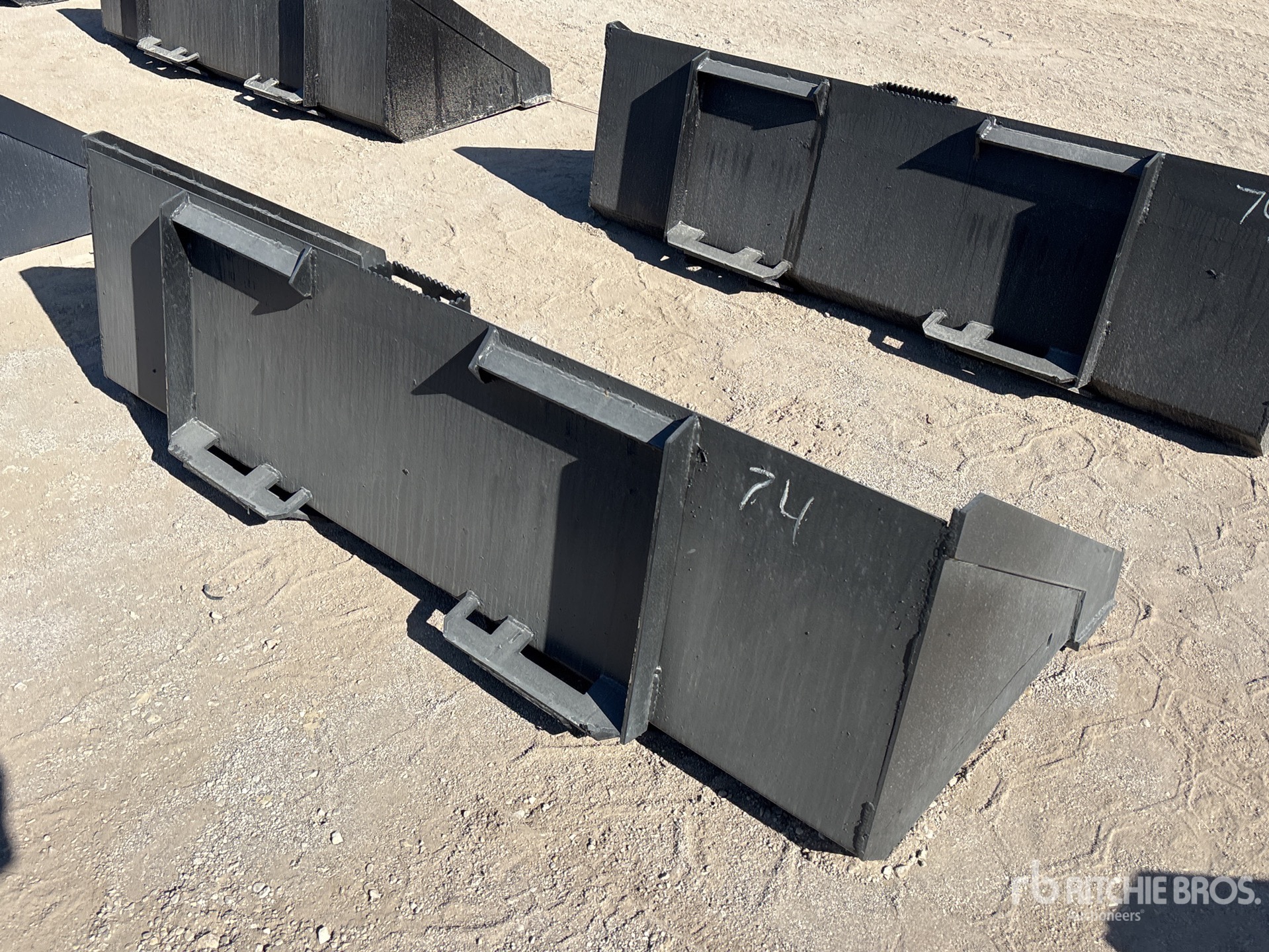 General Appearance with Bild, Ecke hinten rechts