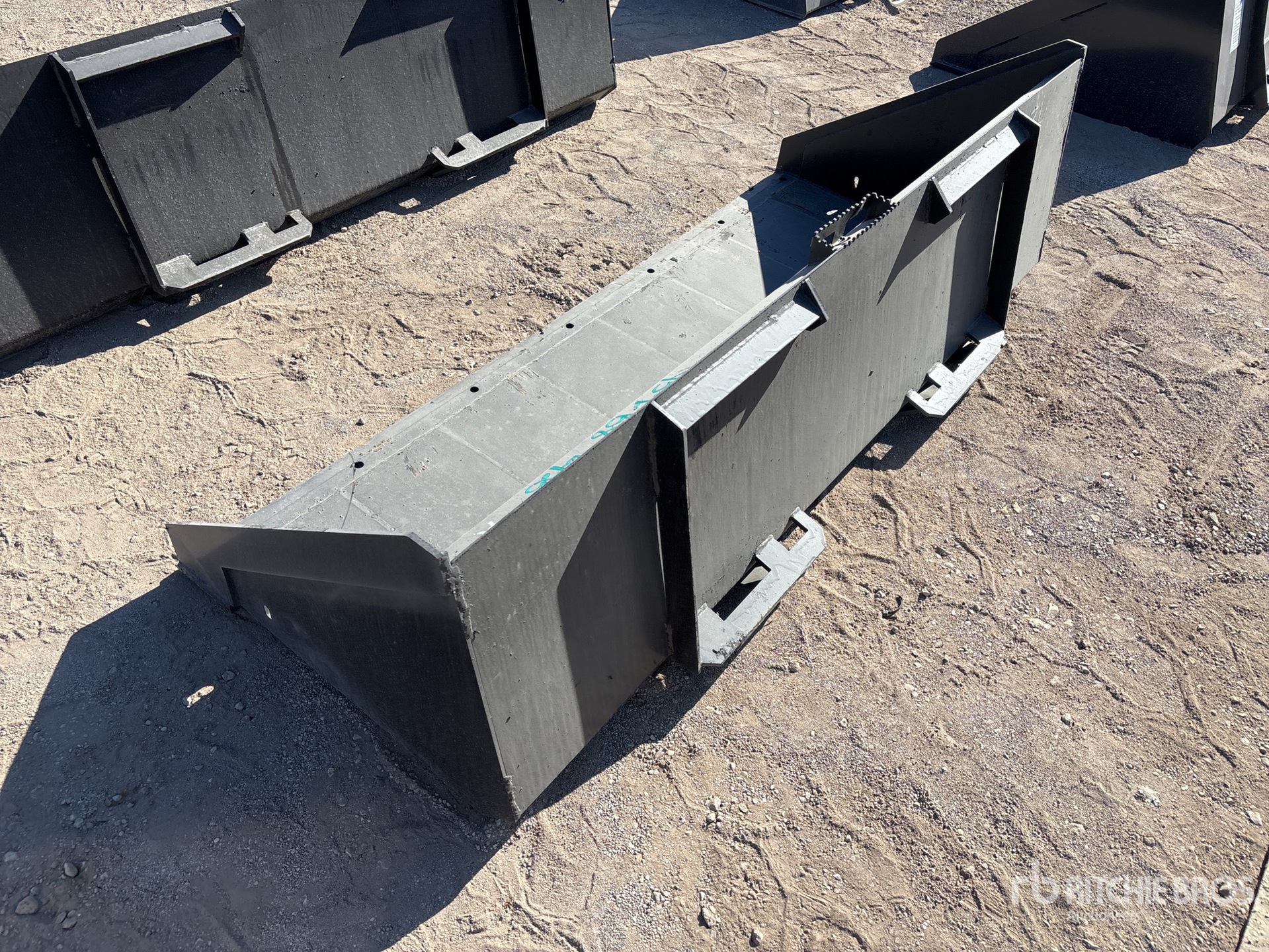 General Appearance with Bild, Ecke hinten links