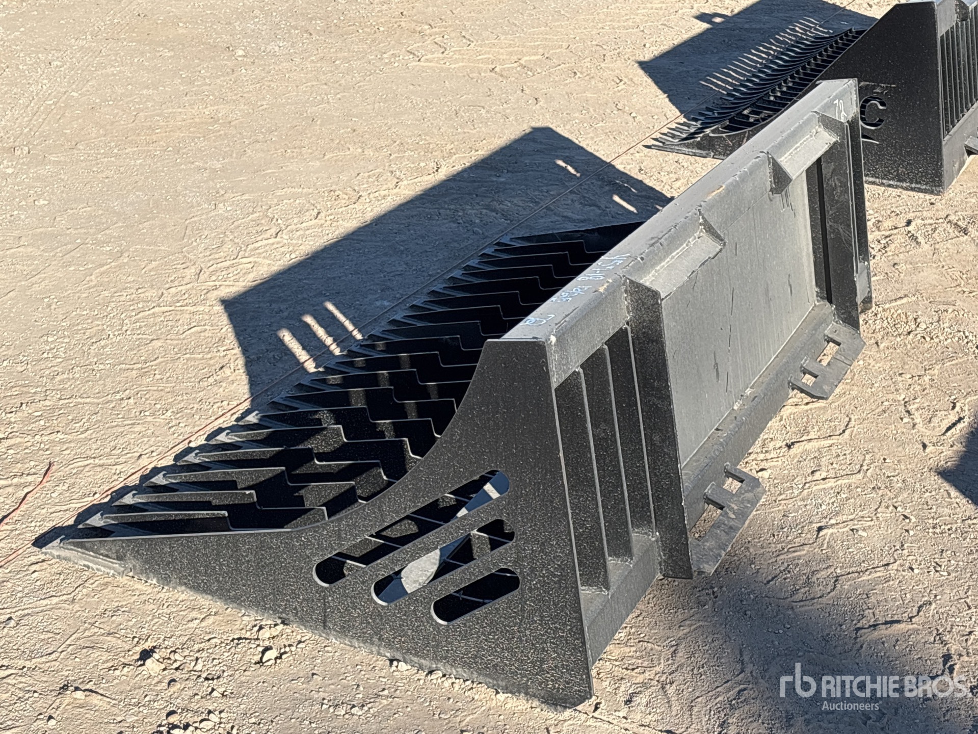 General Appearance with Bild, Ecke hinten links