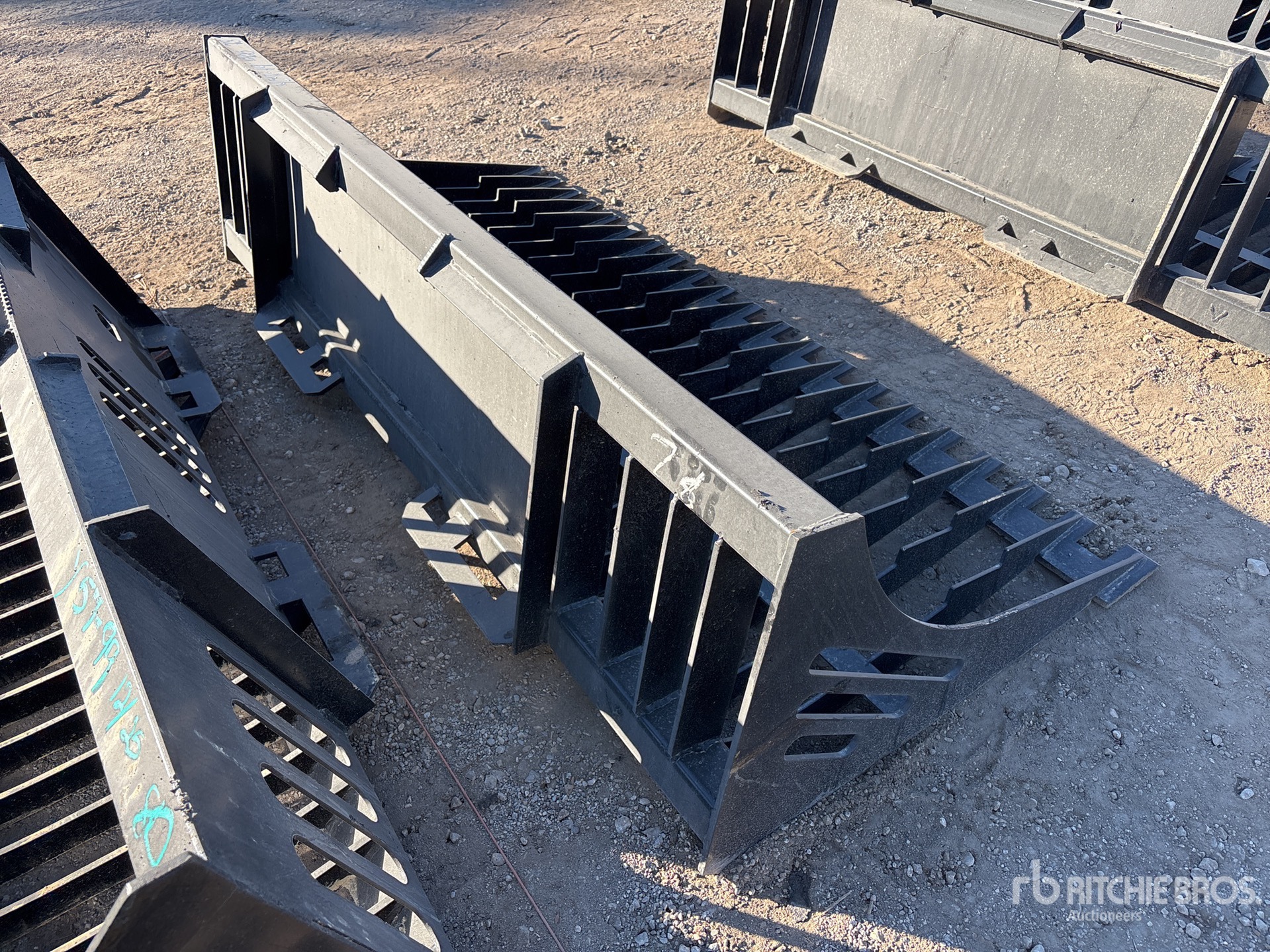 General Appearance with Bild, Ecke hinten rechts