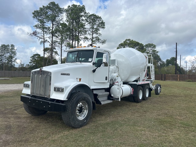 2004 Kenworth W900 8x4 Mixer Truck