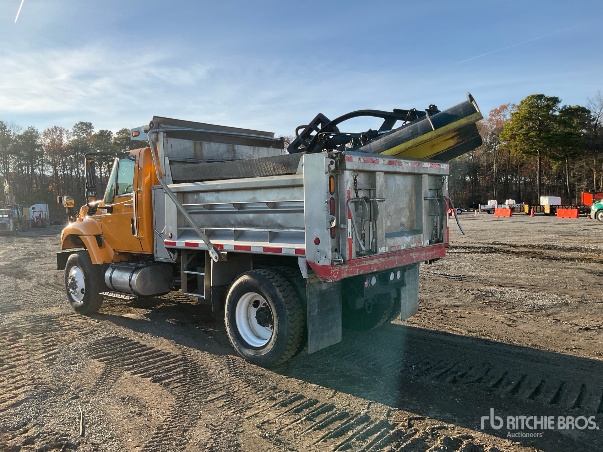 Aspect général with Image, coin arrière gauche